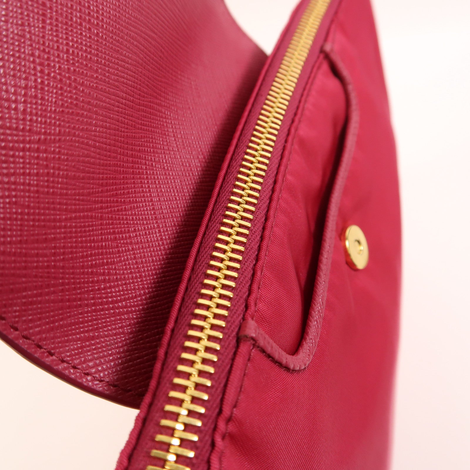 PRADA 尼龍Shoulder Bag金扣肩背袋