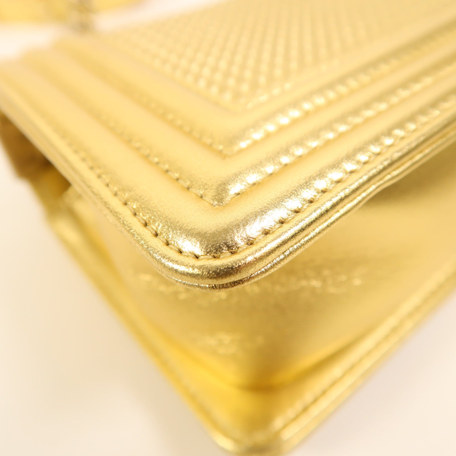 CHANEL 牛皮皮革Boy 20鏈帶肩背袋