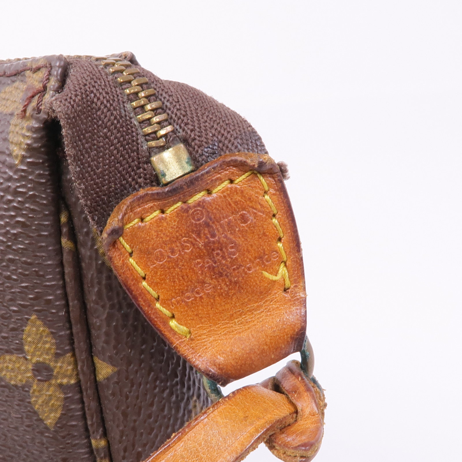 LOUIS VUITTON Monogram Pochette Accessoires金扣手挽袋棕色