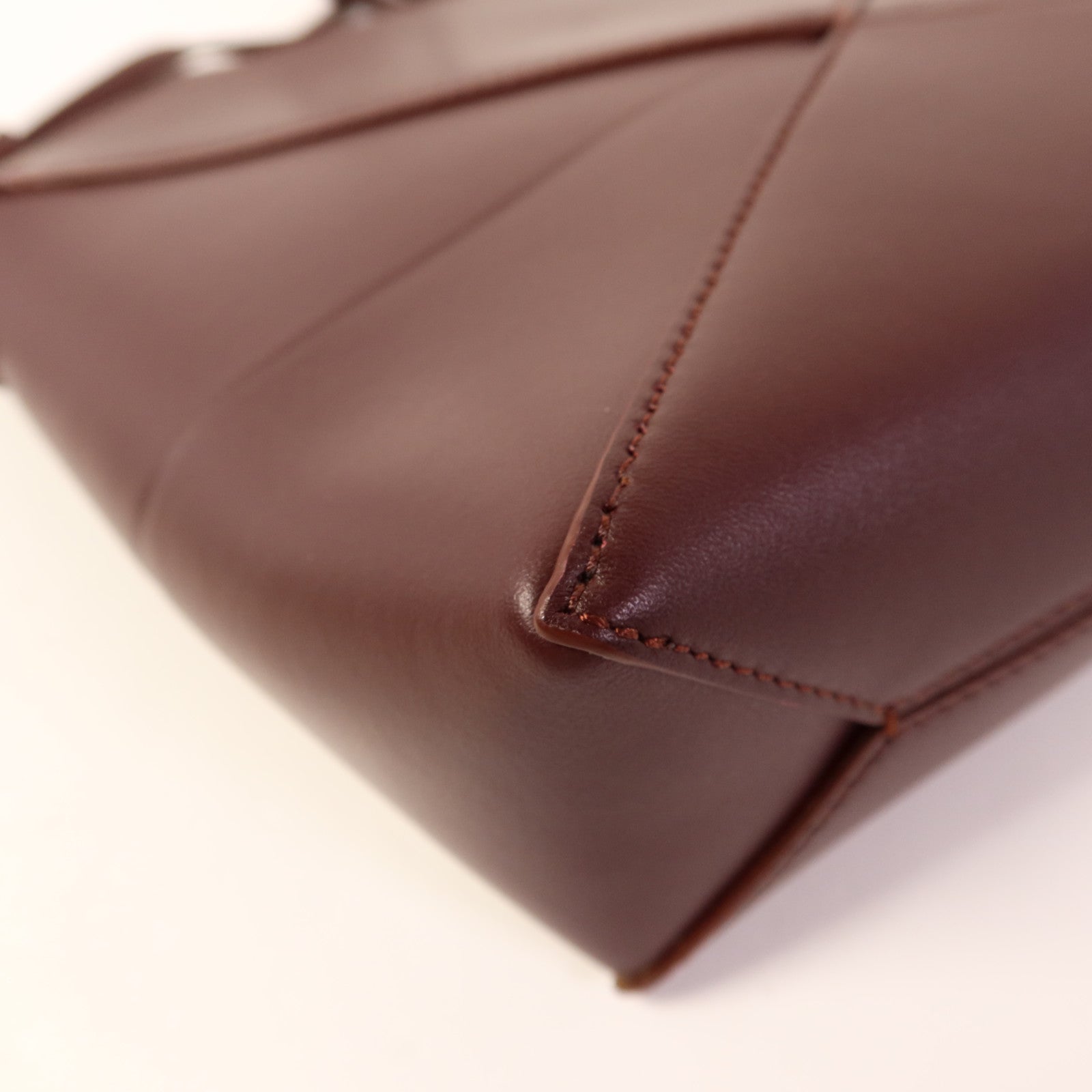 LOEWE 牛皮皮革Puzzle Fold Pouch金扣肩背袋