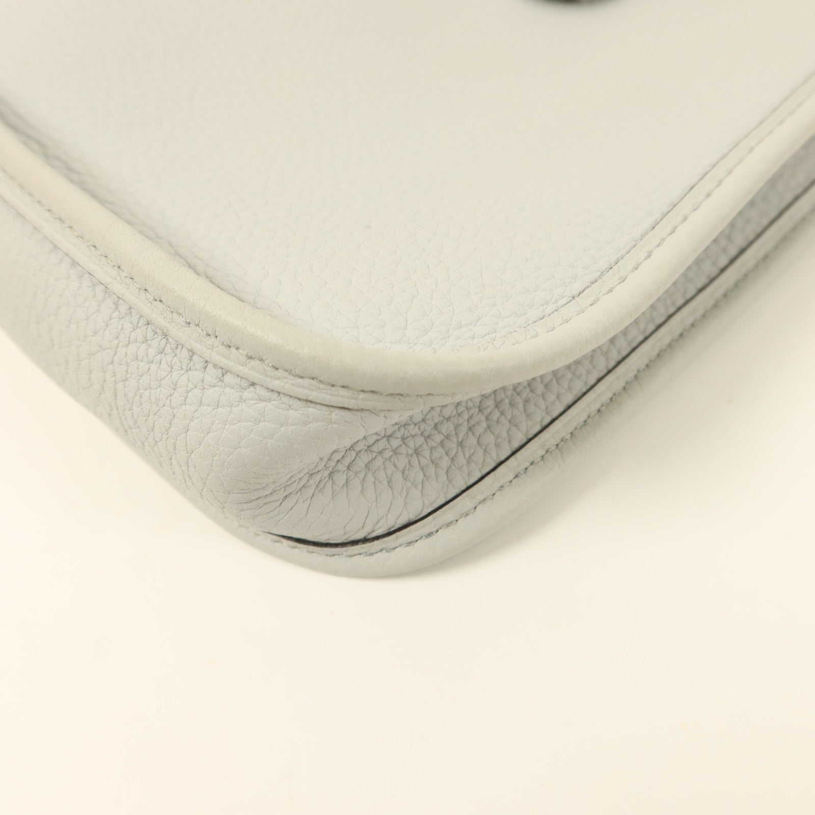 HERMES Clemence皮革Evelyne TPM銀扣肩背袋Gris Perle