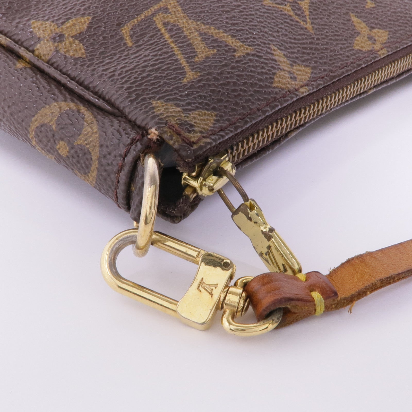 LOUIS VUITTON Monogram Pochette Accessoires金扣手挽袋棕色