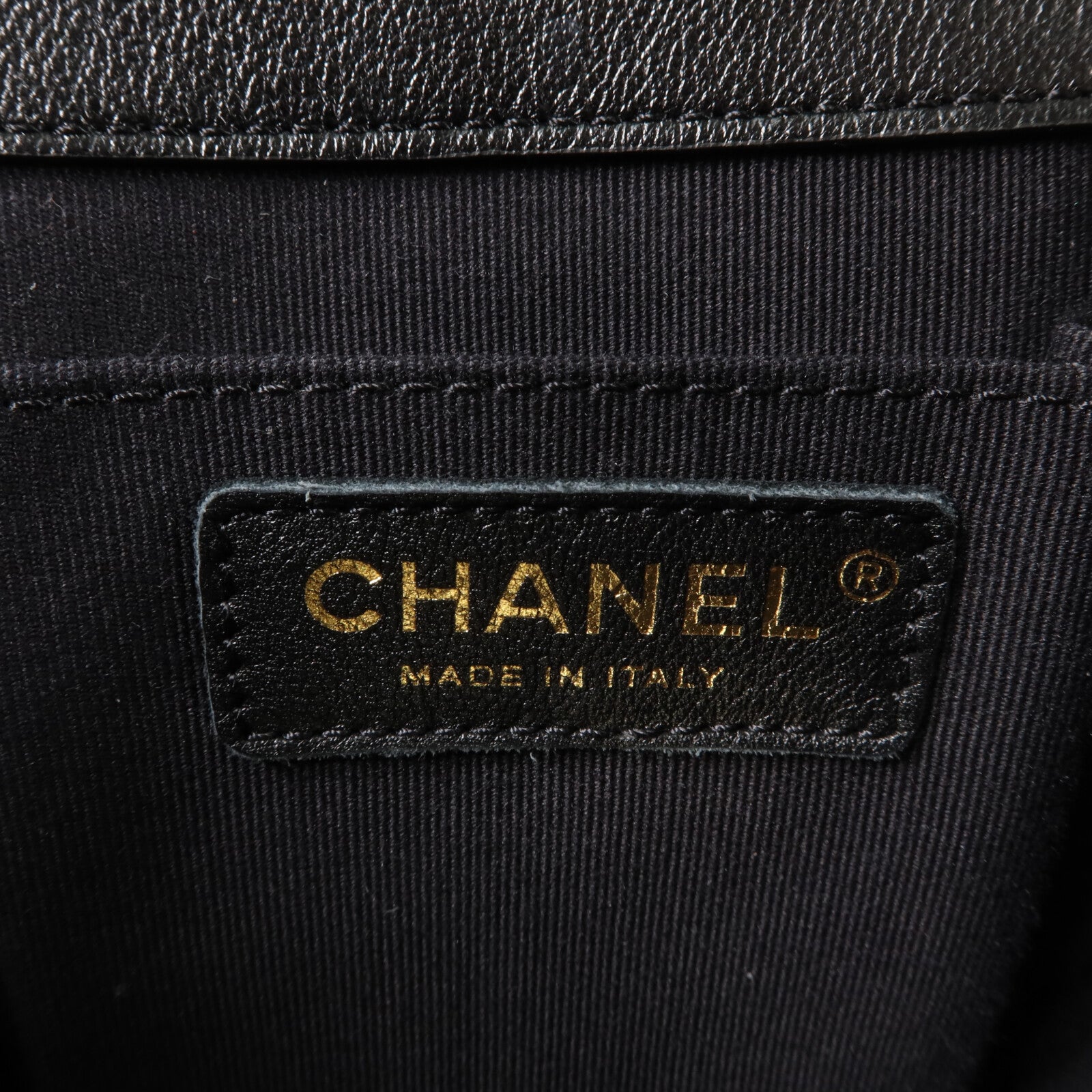 CHANEL 牛皮皮革Duma Backpack Large鏈帶背包