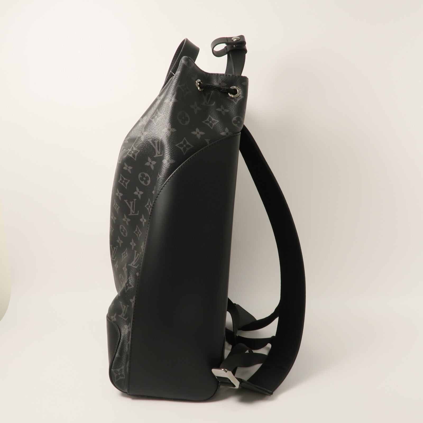 LOUIS VUITTON Monogram Eclipse Maxi Noe Sling背包
