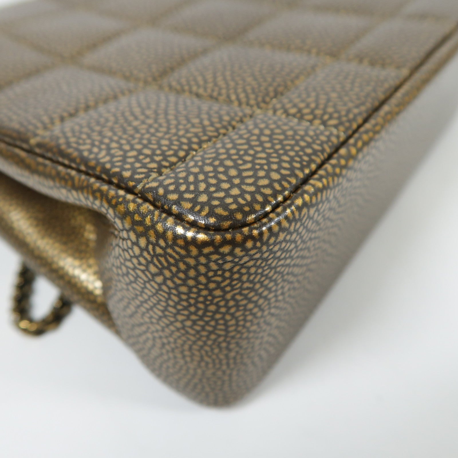 CHANEL 皮革Square Quited Paris Byzance金扣鏈帶肩背袋