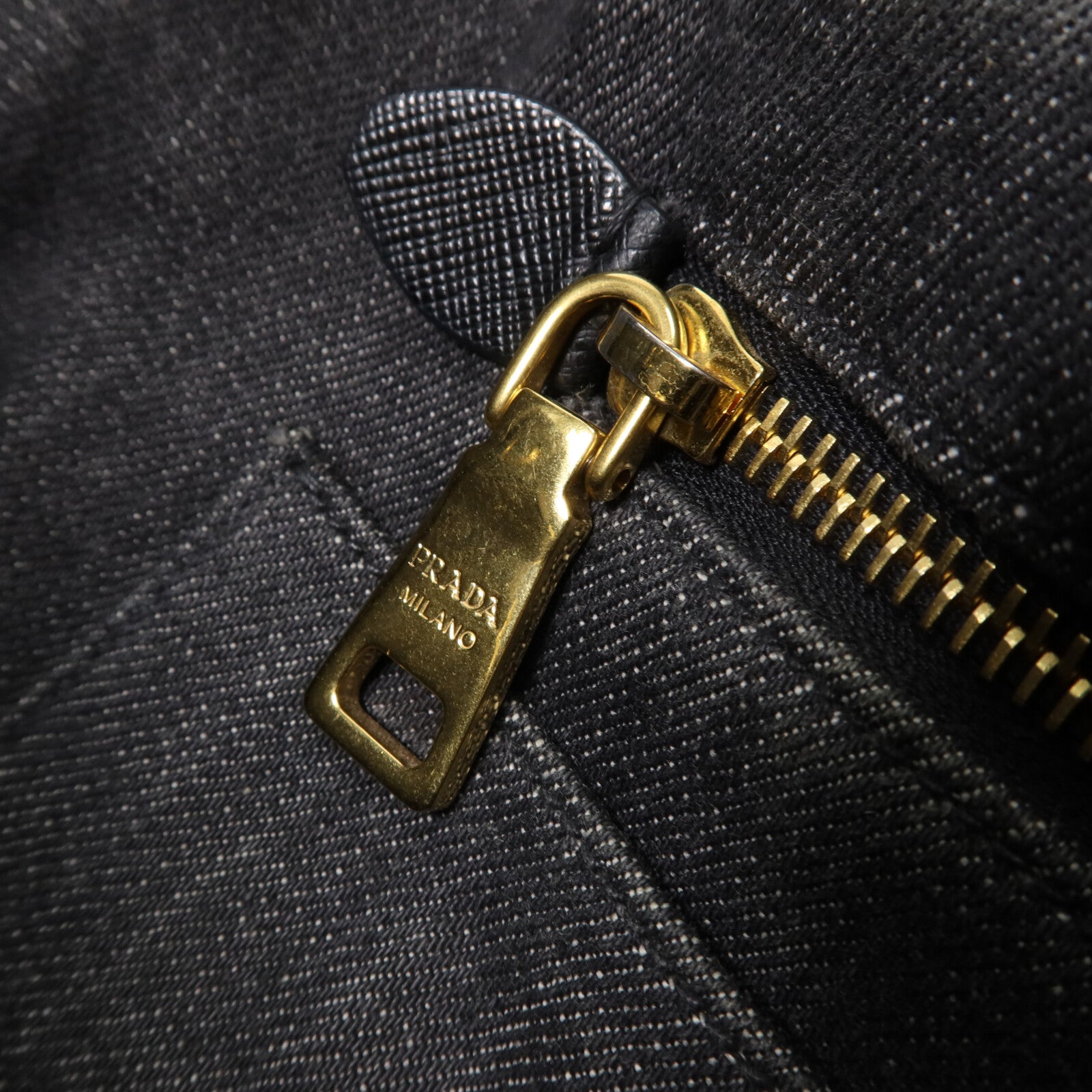 PRADA 牛仔布Canapa手挽袋