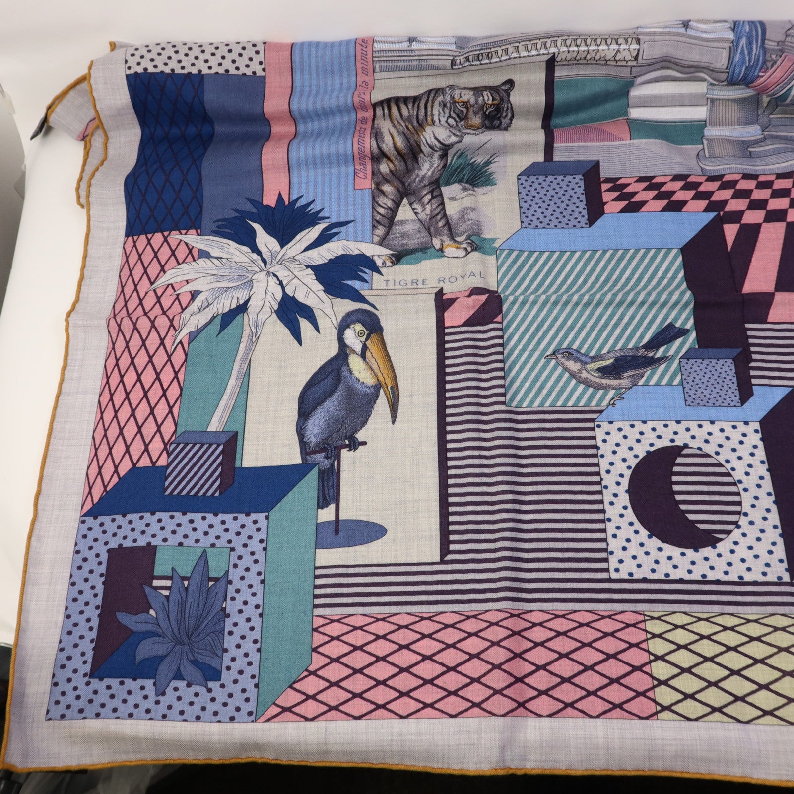 HERMES 羊絨/絲質Scarf 140X140絲巾