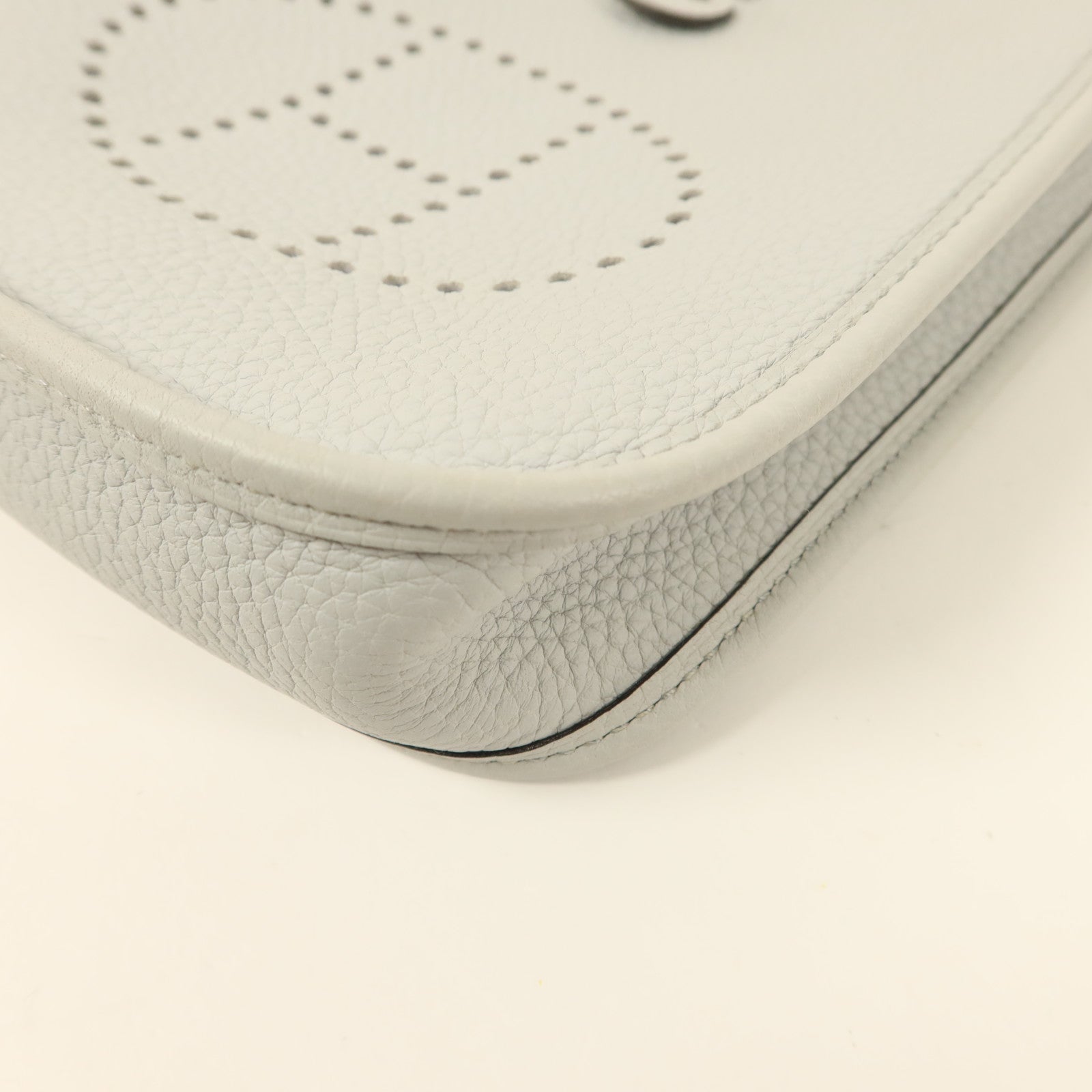 HERMES Clemence皮革Evelyne TPM銀扣肩背袋Gris Perle