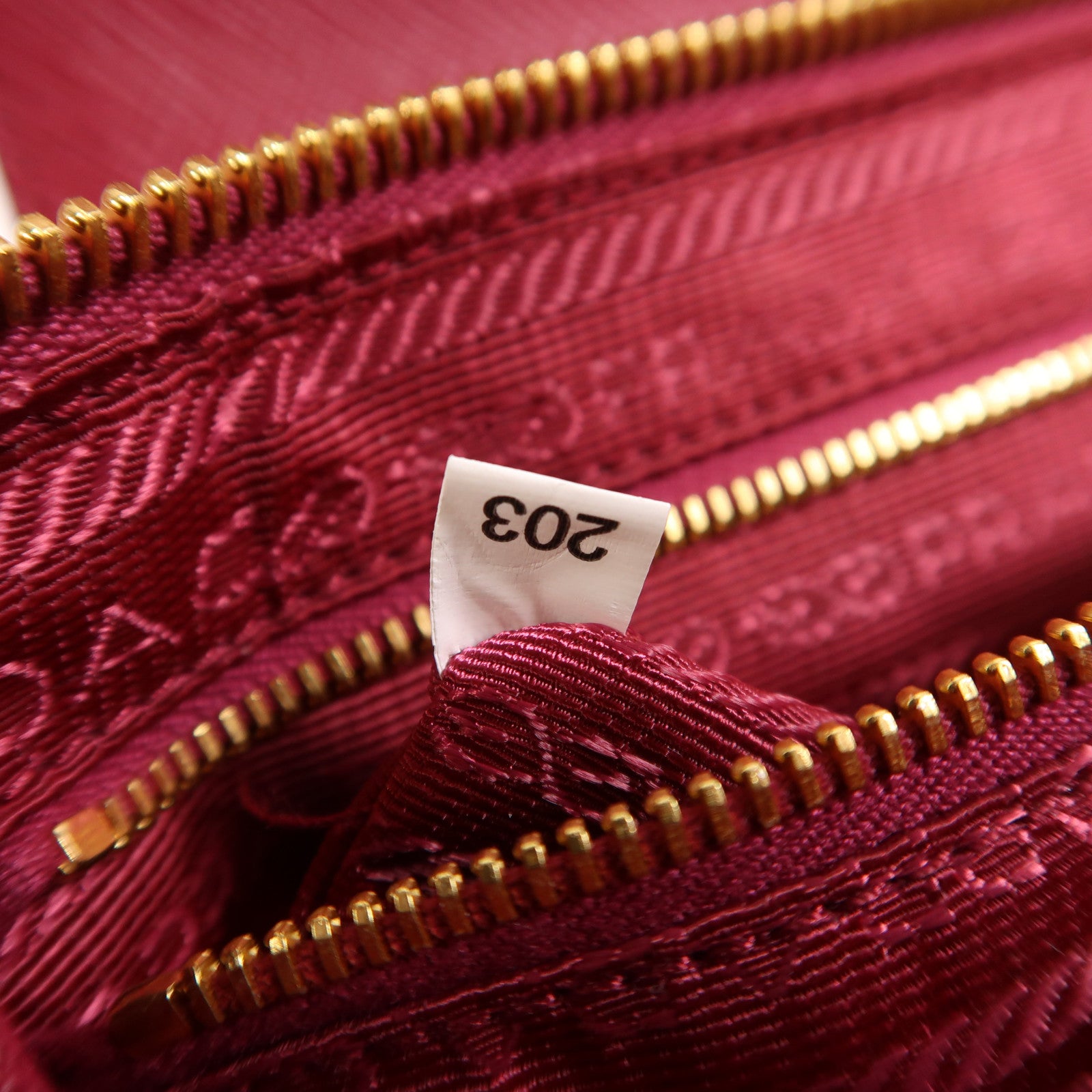 PRADA 尼龍Shoulder Bag金扣肩背袋