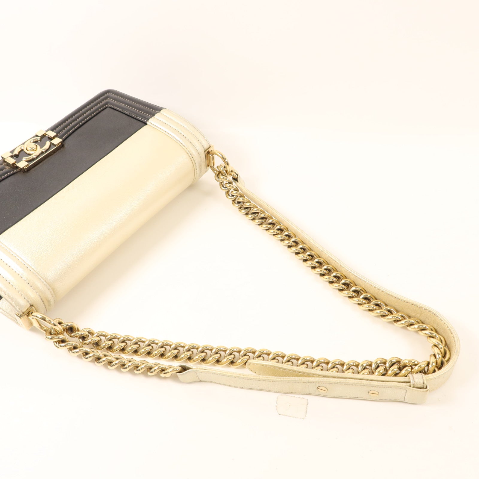 CHANEL 牛皮皮革Boy 25金扣鏈帶肩背袋