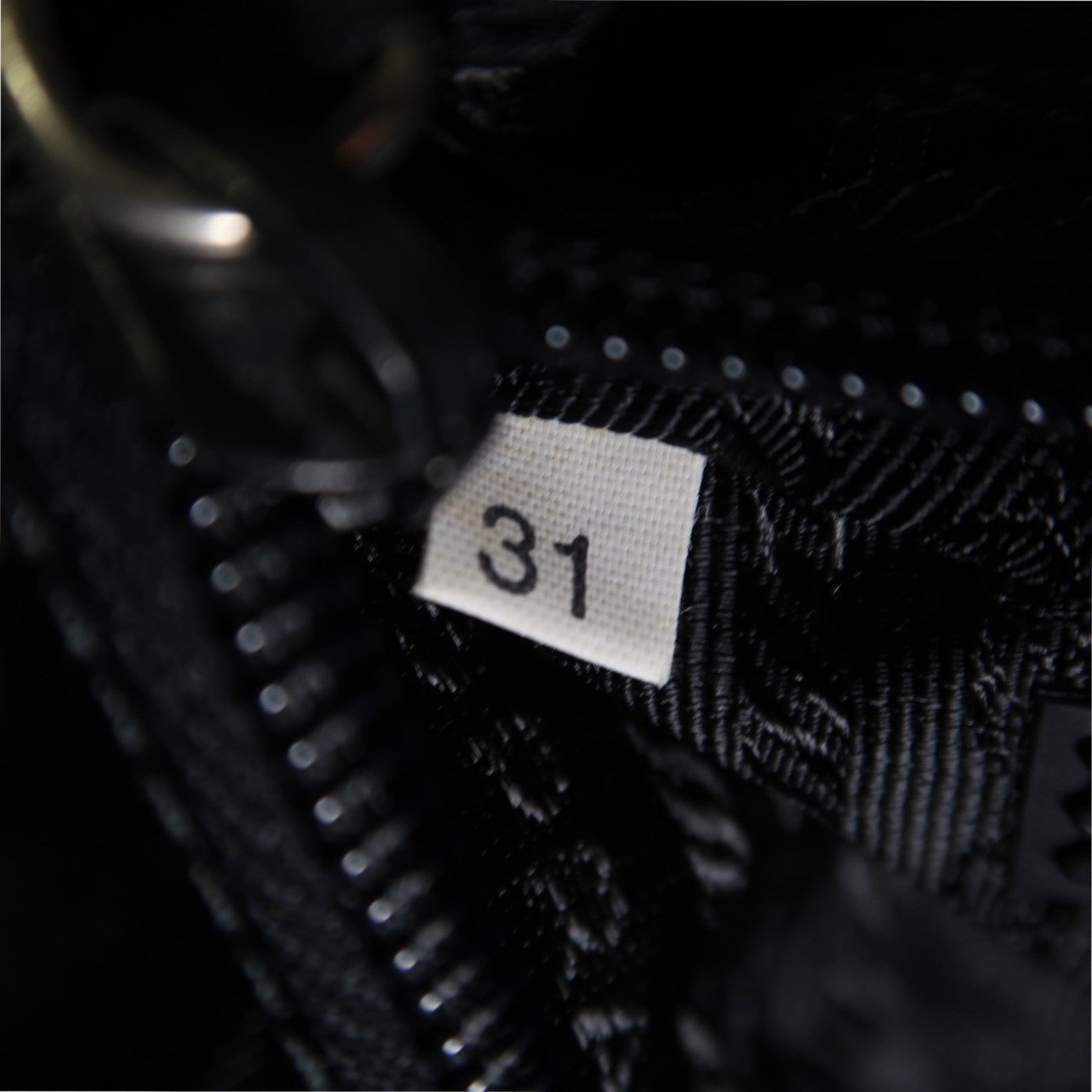PRADA 尼龍Hand Bag銀扣手挽袋黑色