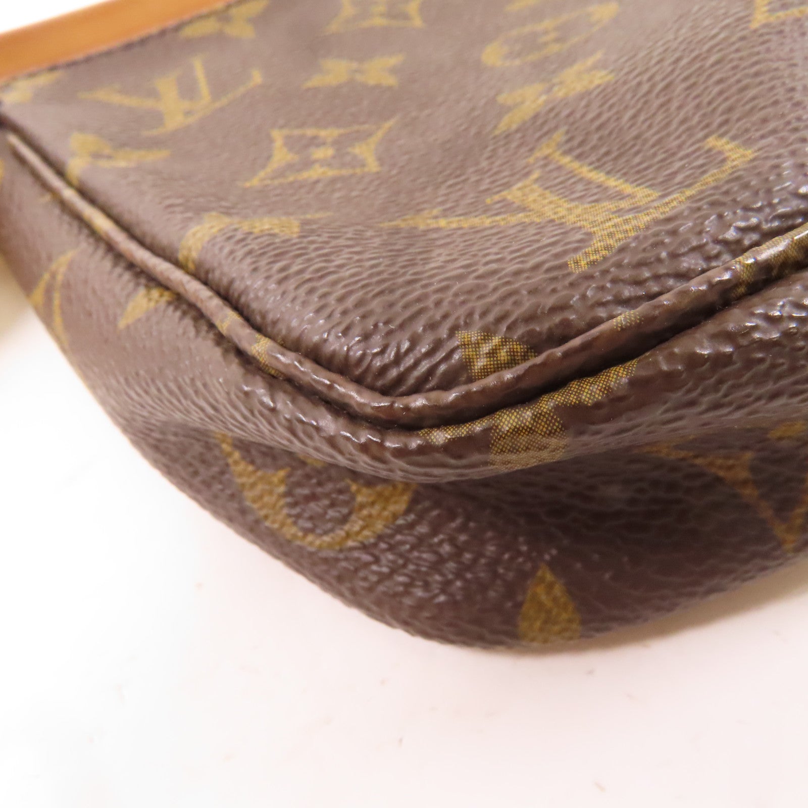 LOUIS VUITTON Monogram Pochette Accessories金扣手拿包啡色
