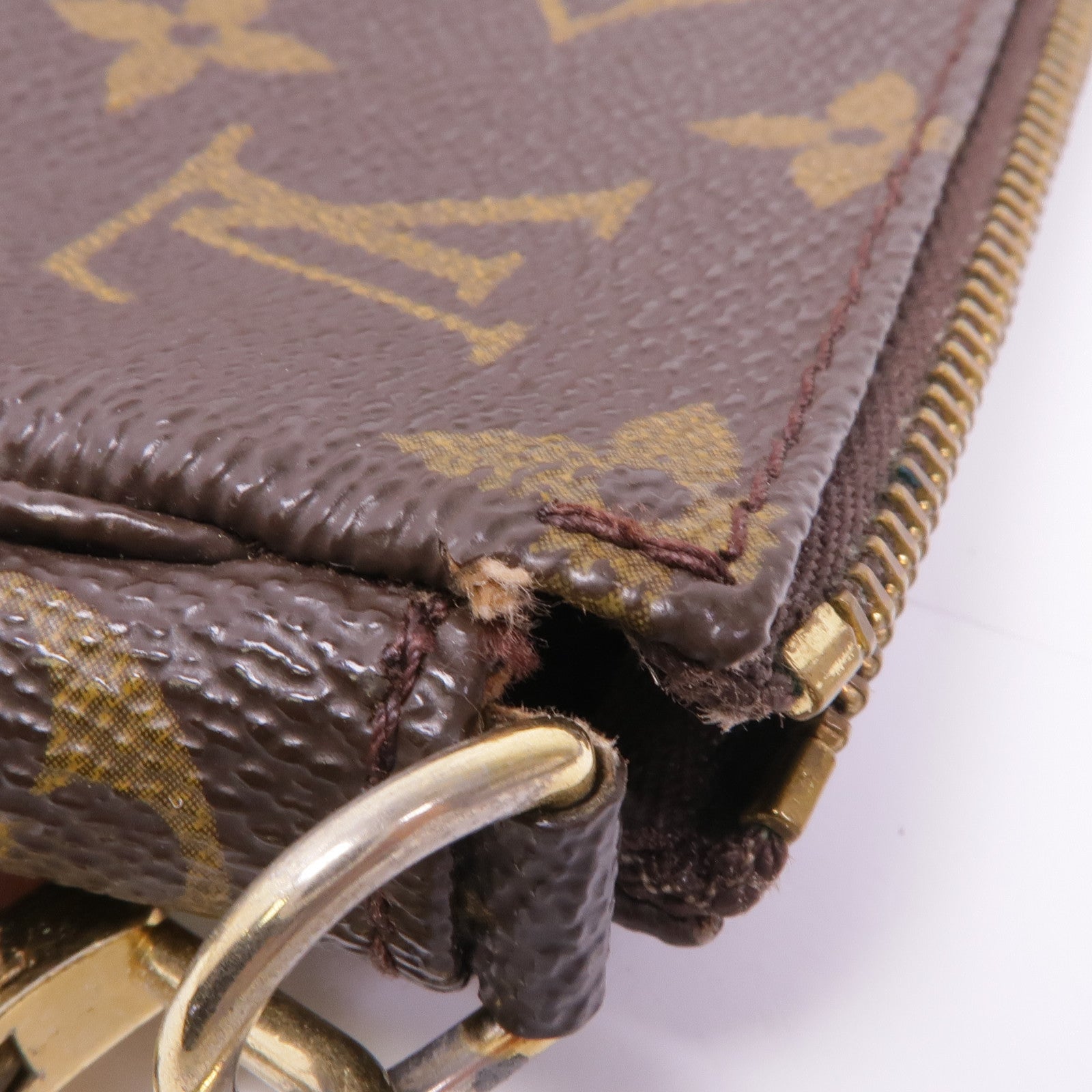 LOUIS VUITTON Monogram Pochette Accessoires金扣手挽袋棕色