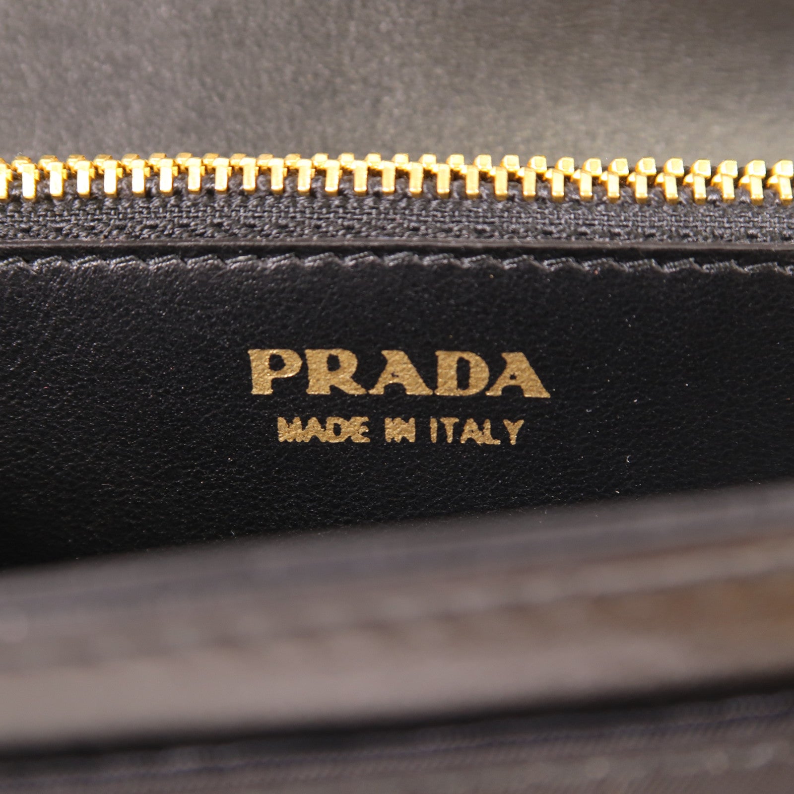 PRADA 尼龍/皮革Wallet金扣錢包