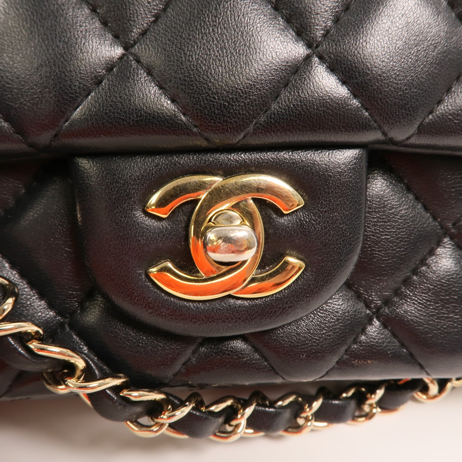 CHANEL 羊皮皮革Chain Shoulder金扣鏈帶肩背袋