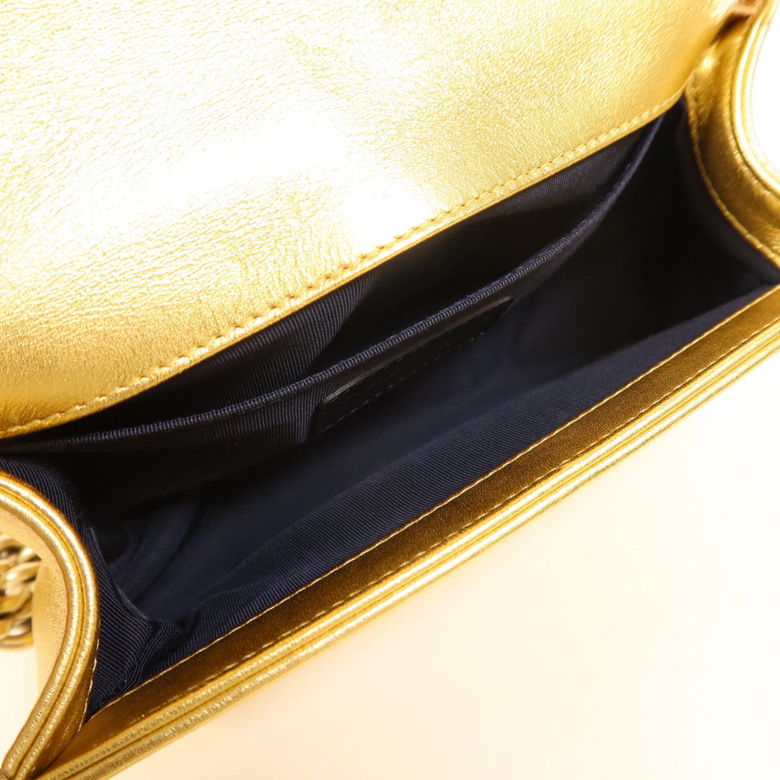 CHANEL 牛皮皮革Boy 20鏈帶肩背袋