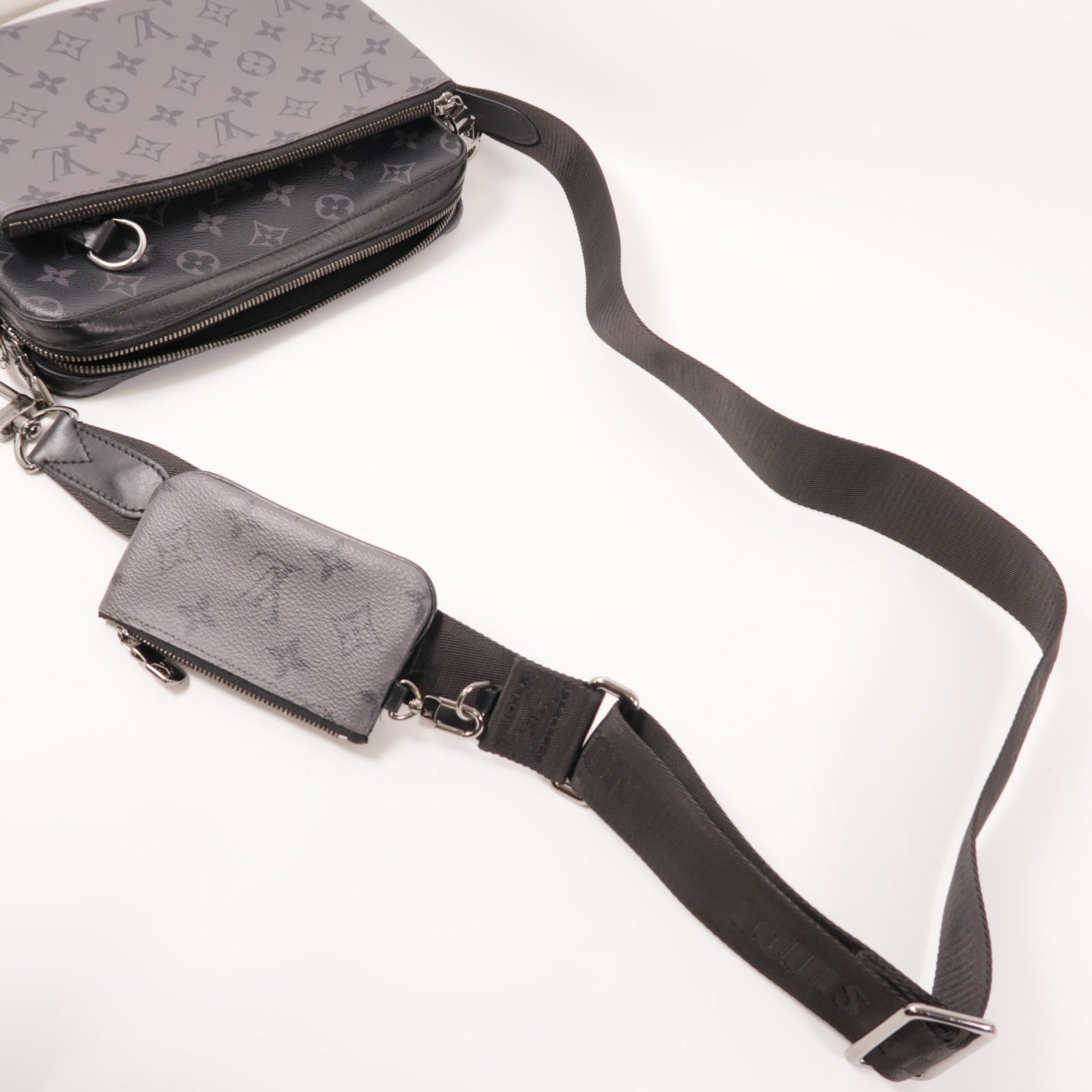 LOUIS VUITTON Monogram Eclipse Reverse Trio Messenger銀扣肩背袋灰色