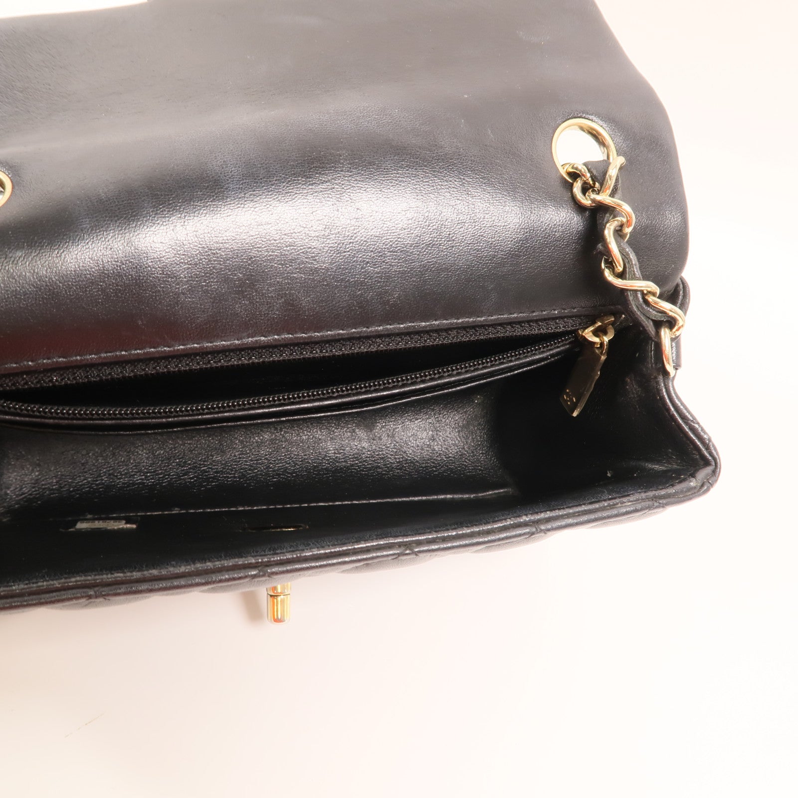CHANEL 羊皮皮革Chain Shoulder金扣鏈帶肩背袋