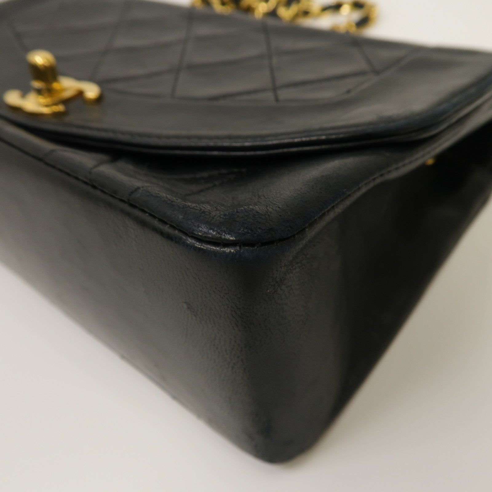 CHANEL 菱格羊皮皮革Vintage Diana Bag金扣鏈帶肩背袋黑色