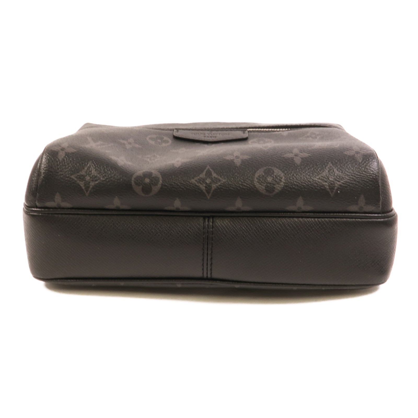 LOUIS VUITTON Monogram Eclipse/Taiga Outdoor Messenger銀扣肩背袋