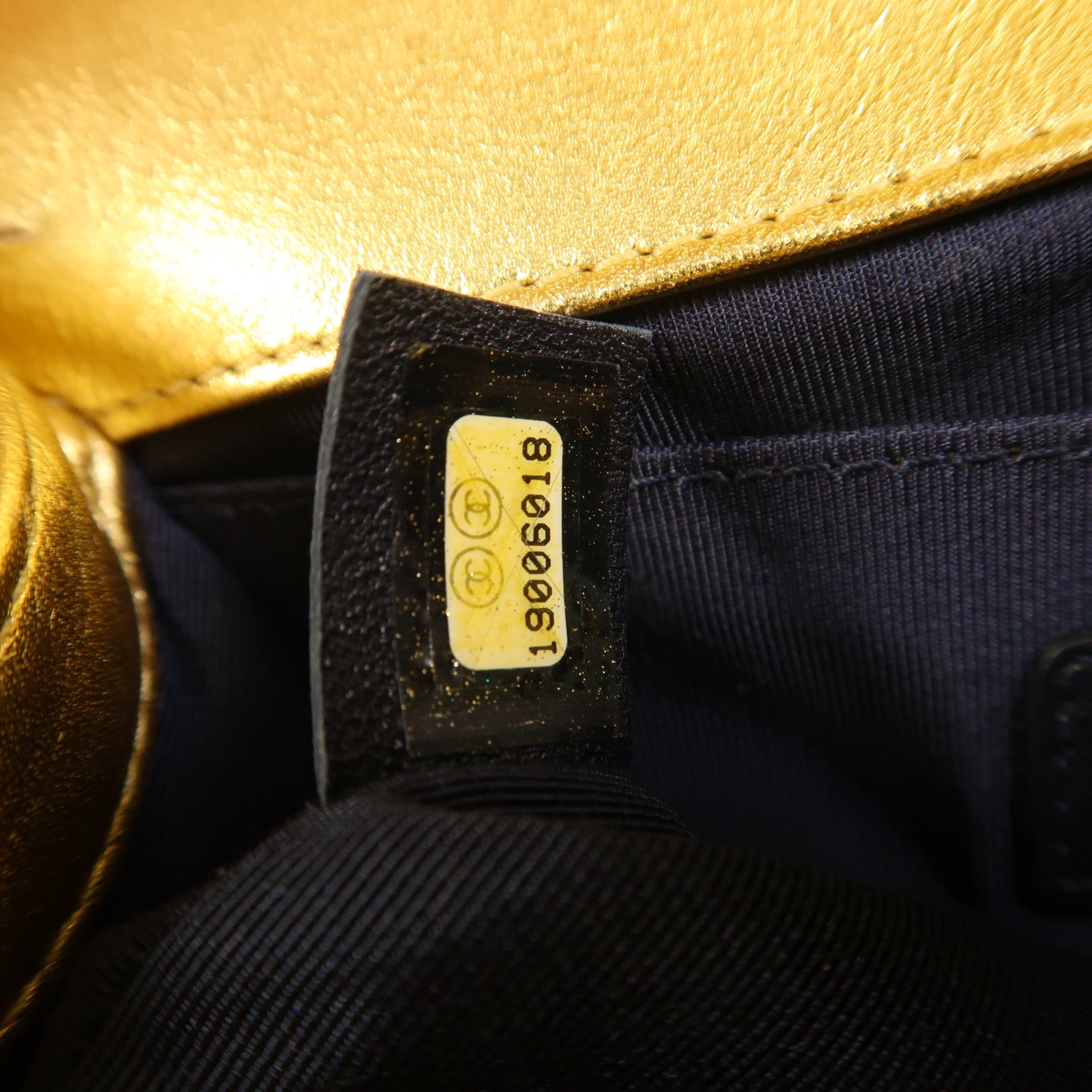 CHANEL 牛皮皮革Boy 20鏈帶肩背袋