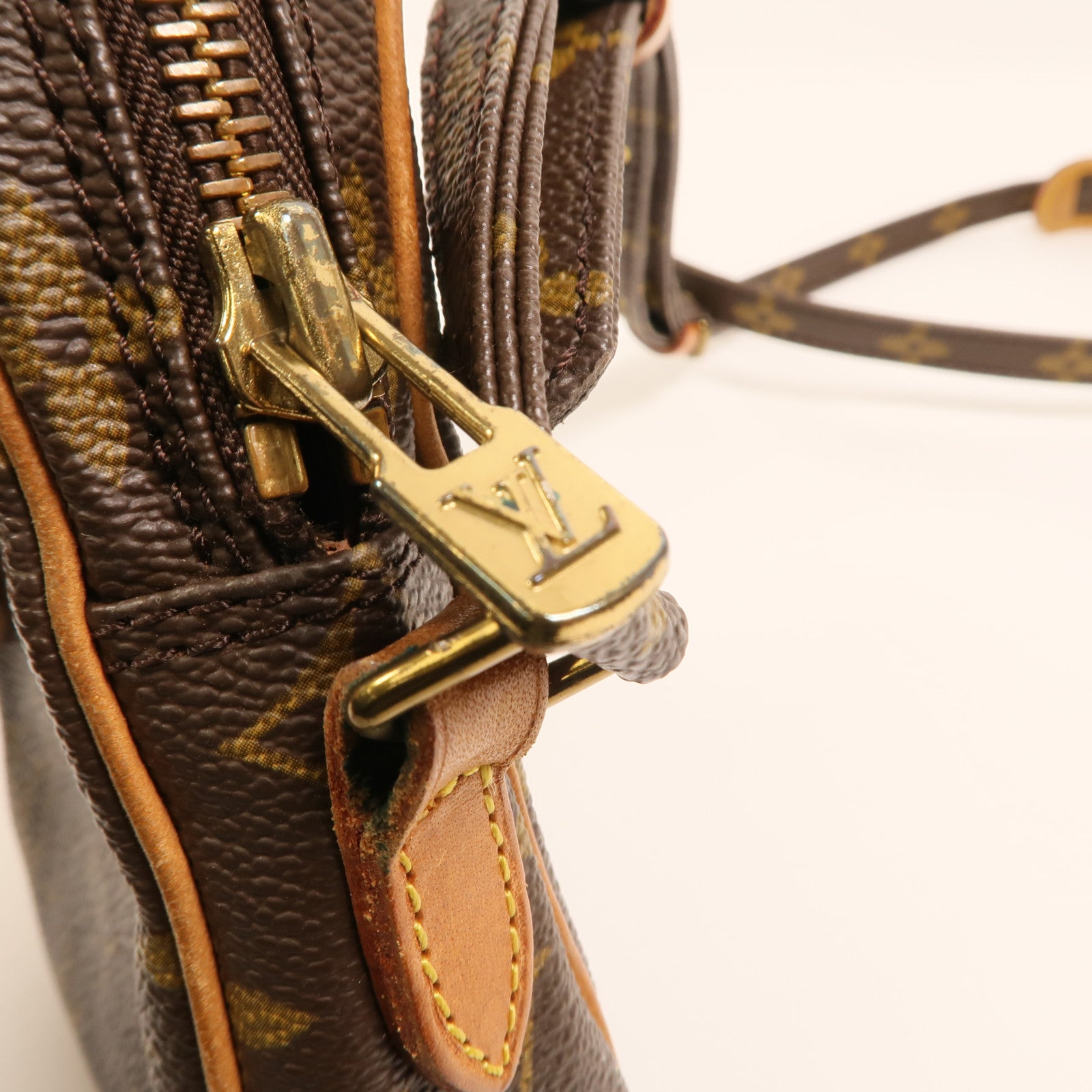 LOUIS VUITTON Monogram Danube Mini Bag金扣肩背袋