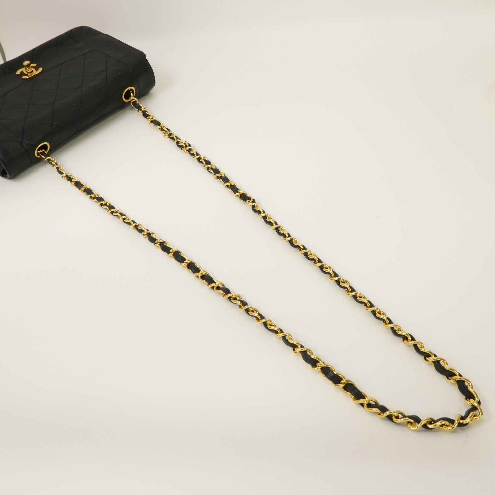 CHANEL 菱格羊皮皮革Vintage Diana Bag金扣鏈帶肩背袋黑色