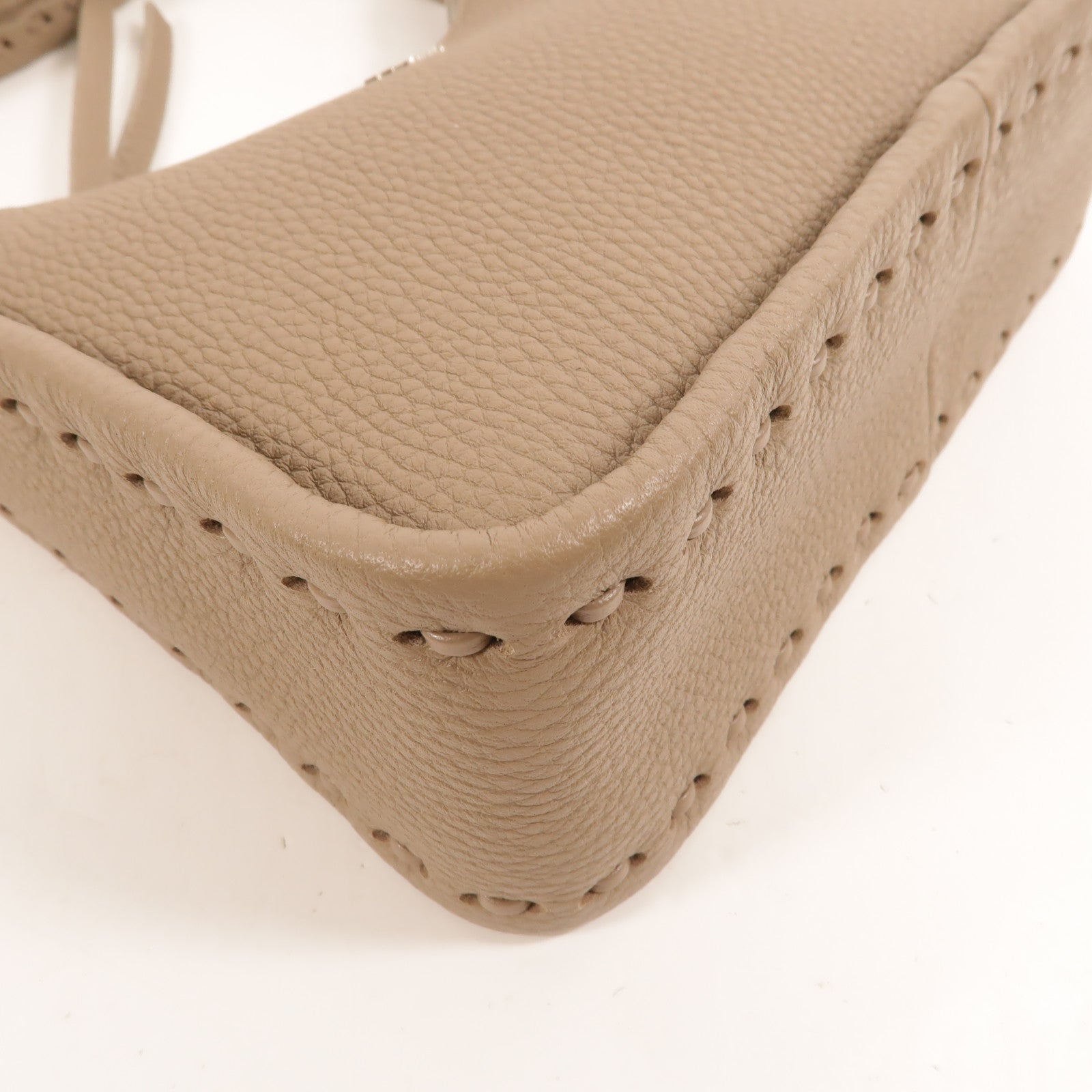 FENDI 牛皮皮革Mini Fendessence Bag手挽袋