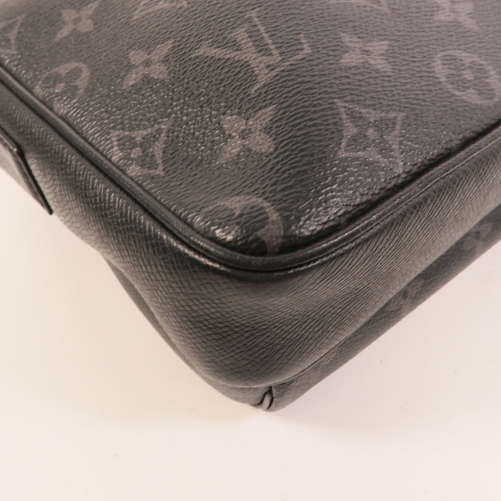 LOUIS VUITTON Monogram Eclipse/Taiga Outdoor Messenger銀扣肩背袋