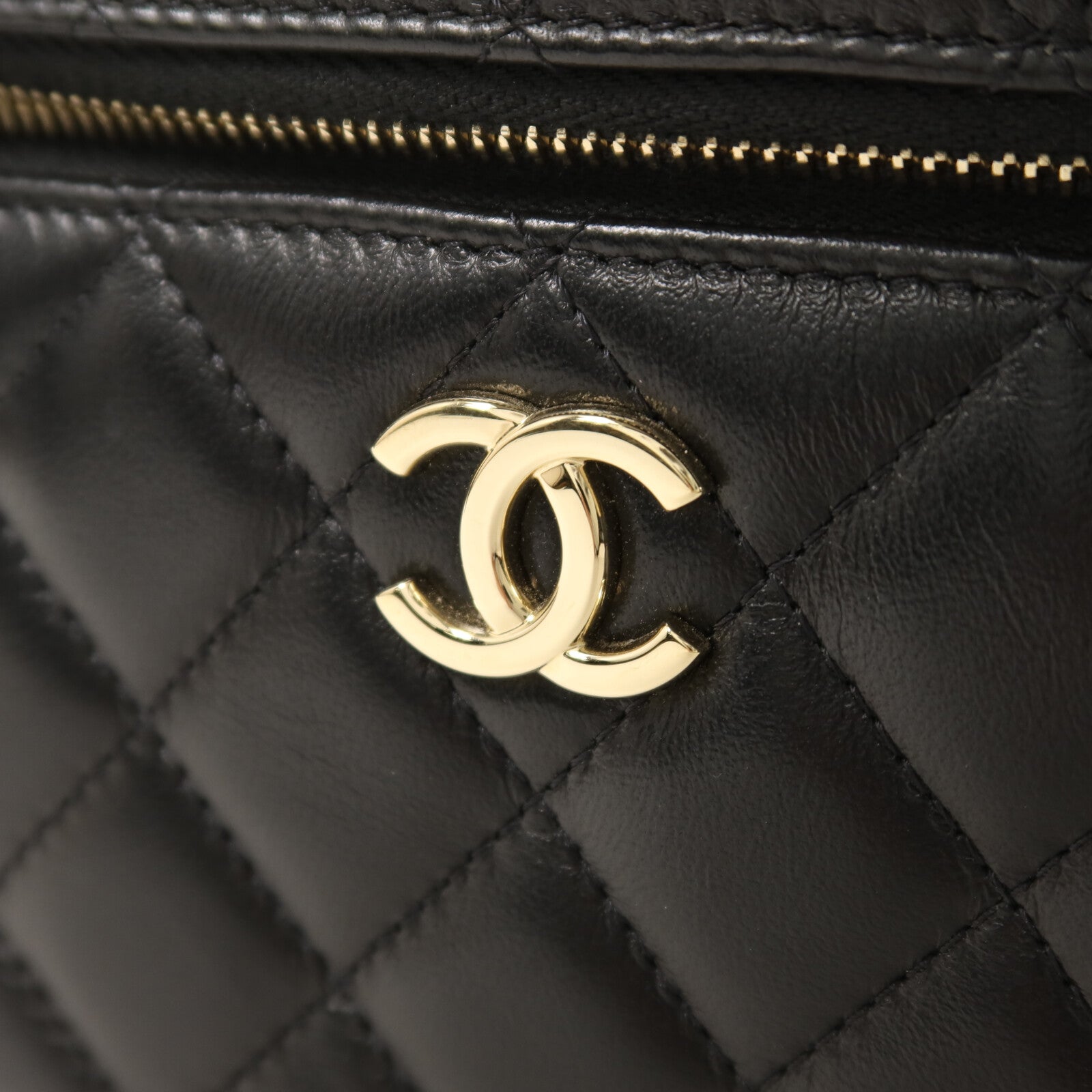 CHANEL 羊皮皮革Vanity Case金扣鏈帶手挽肩背兩用袋