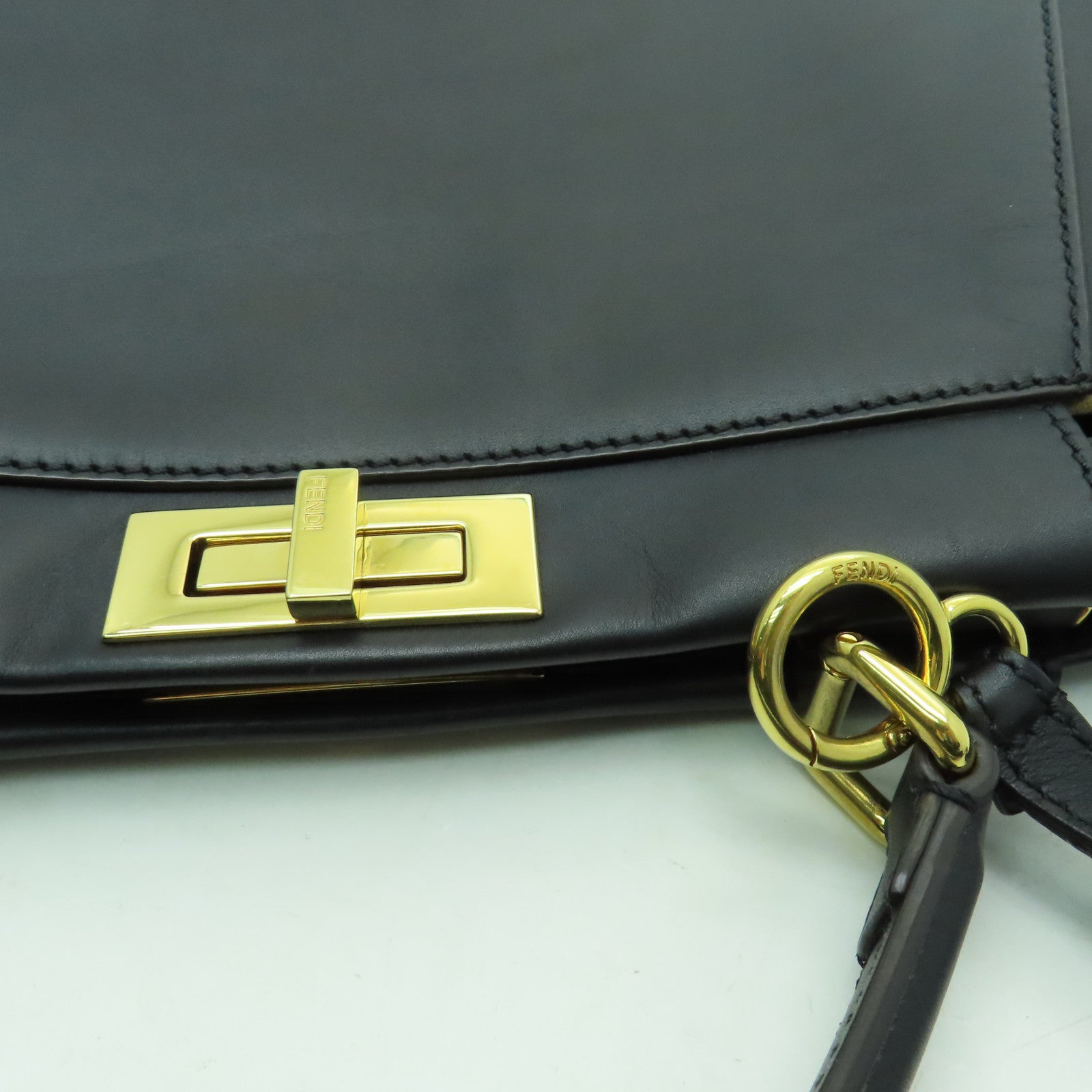 FENDI 牛皮皮革Peekaboo金扣手挽肩背兩用袋黑色