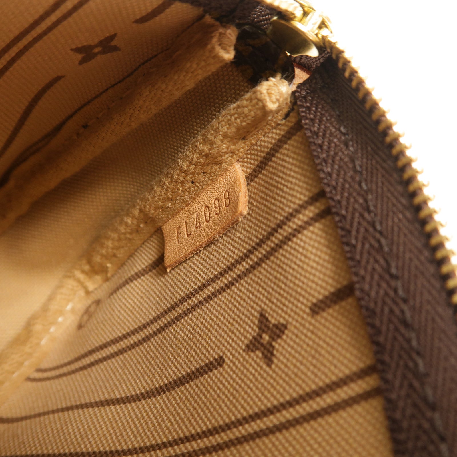 LOUIS VUITTON Monogram Mini Pochette Accessoires Pouch零錢包