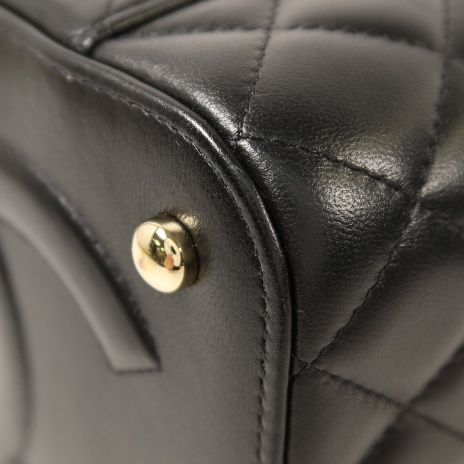 CHANEL 羊皮皮革Vanity Case金扣鏈帶手挽肩背兩用袋