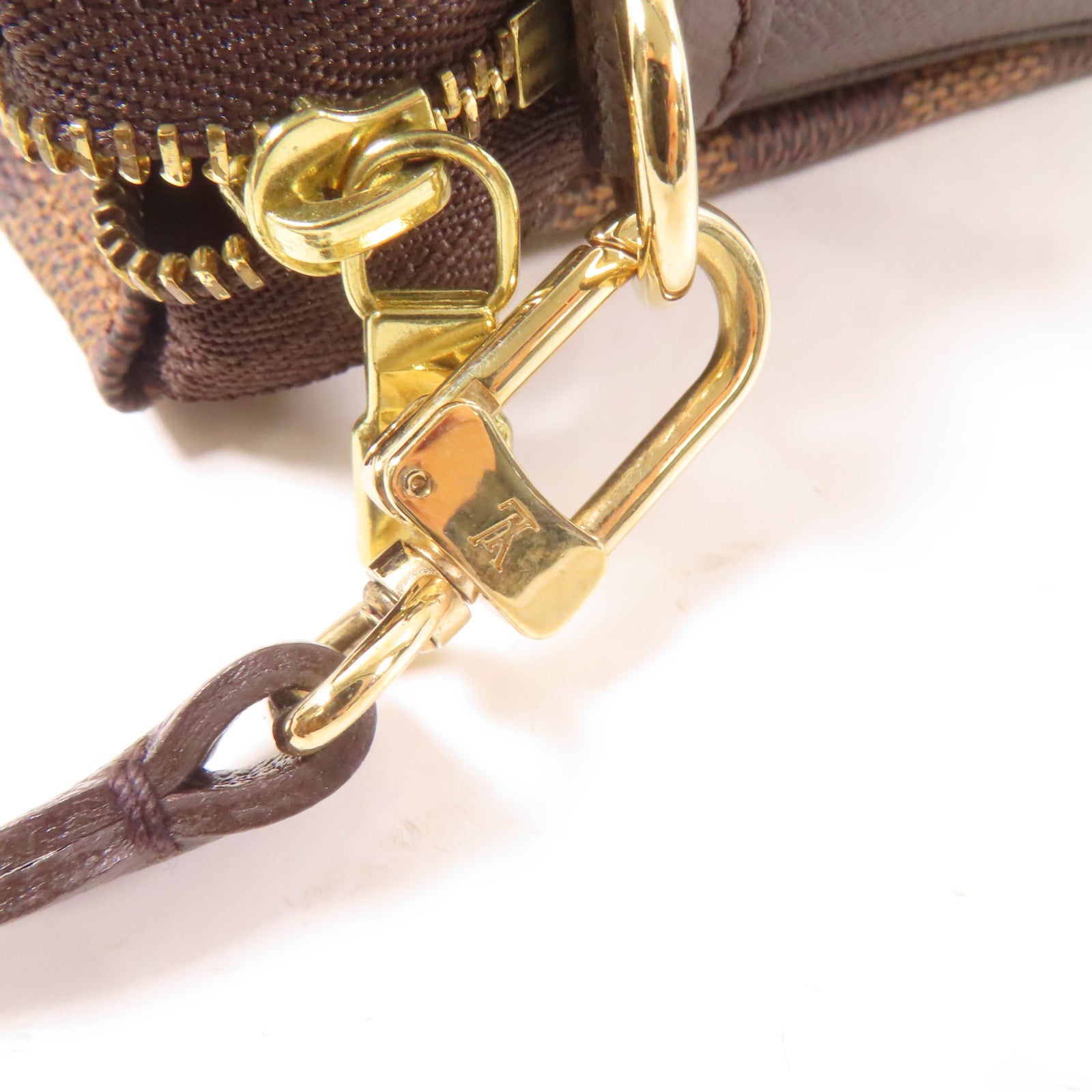 LOUIS VUITTON Damier Ebene Pochette Accessories金扣手挽袋啡色