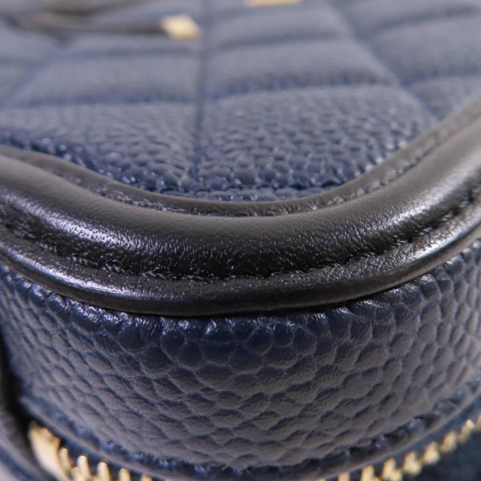CHANEL 菱格Caviar皮革Vanity Case Chain Shoulder Bag金扣鏈帶手挽肩背兩用袋寶藍色/黑色