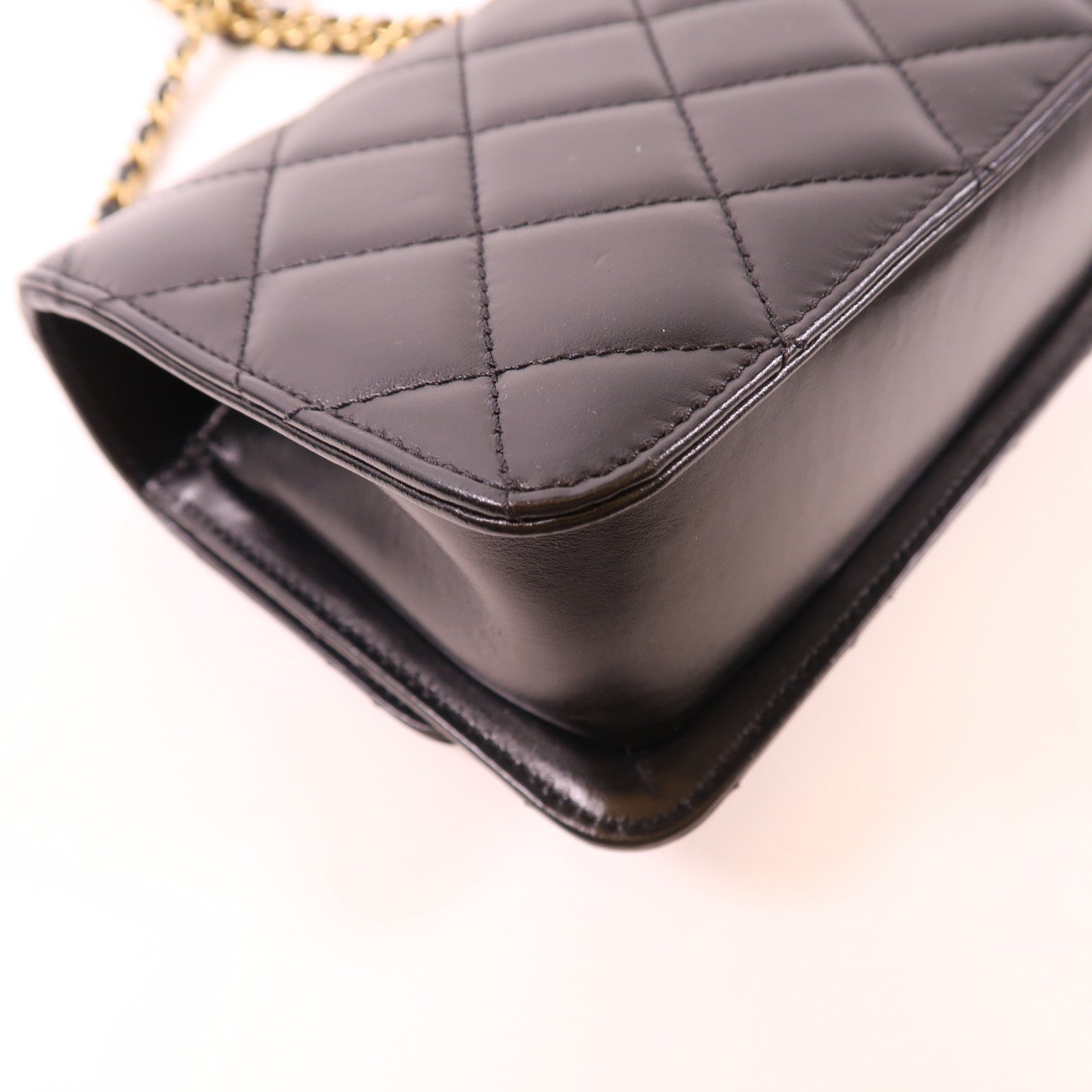 CHANEL 牛皮皮革Chain Shoulder金扣鏈帶肩背袋