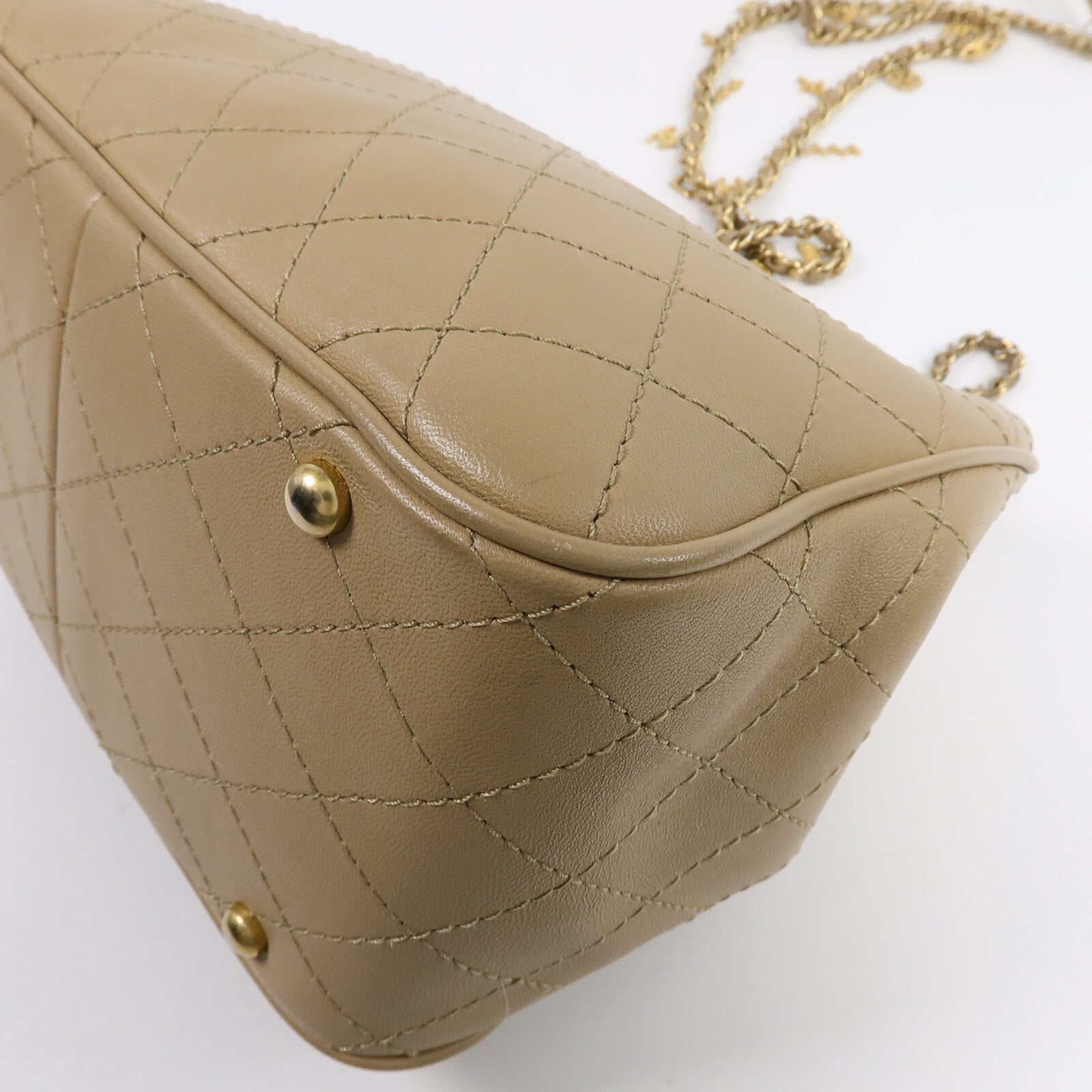 CHANEL 牛皮皮革Egyatian Amulet Bucket Bag鏈帶肩背袋