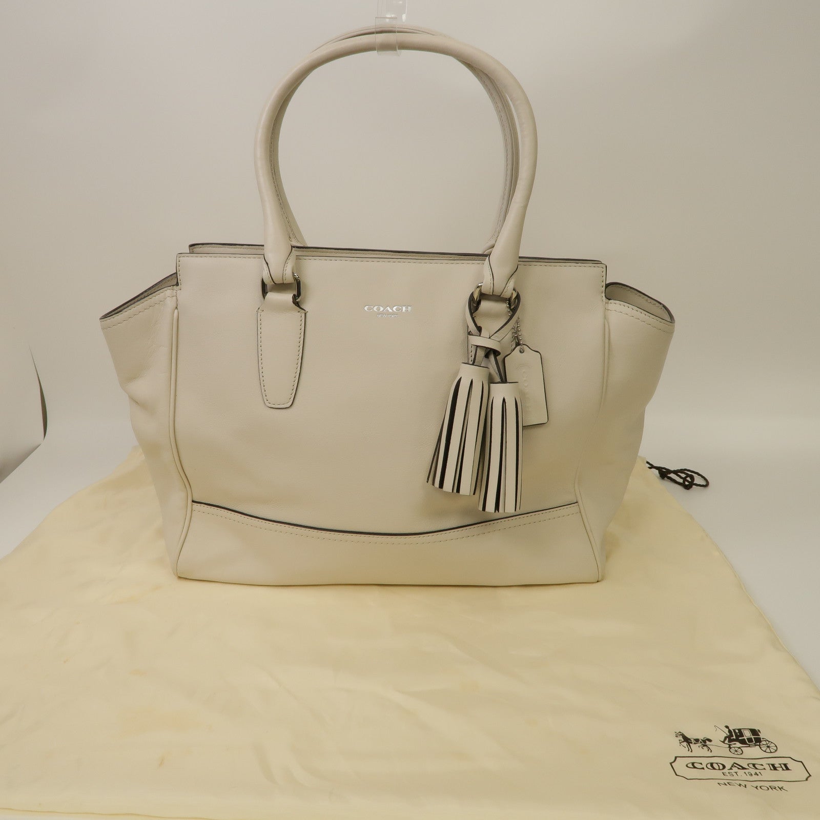 COACH 牛皮皮革Handbag銀扣手挽袋白色