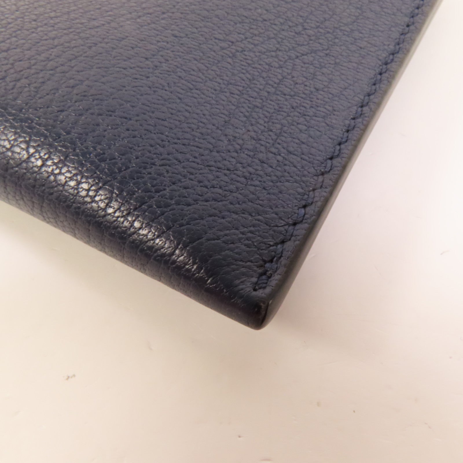 GIVENCHY 牛皮皮革Clutch Bag銀扣肩背袋