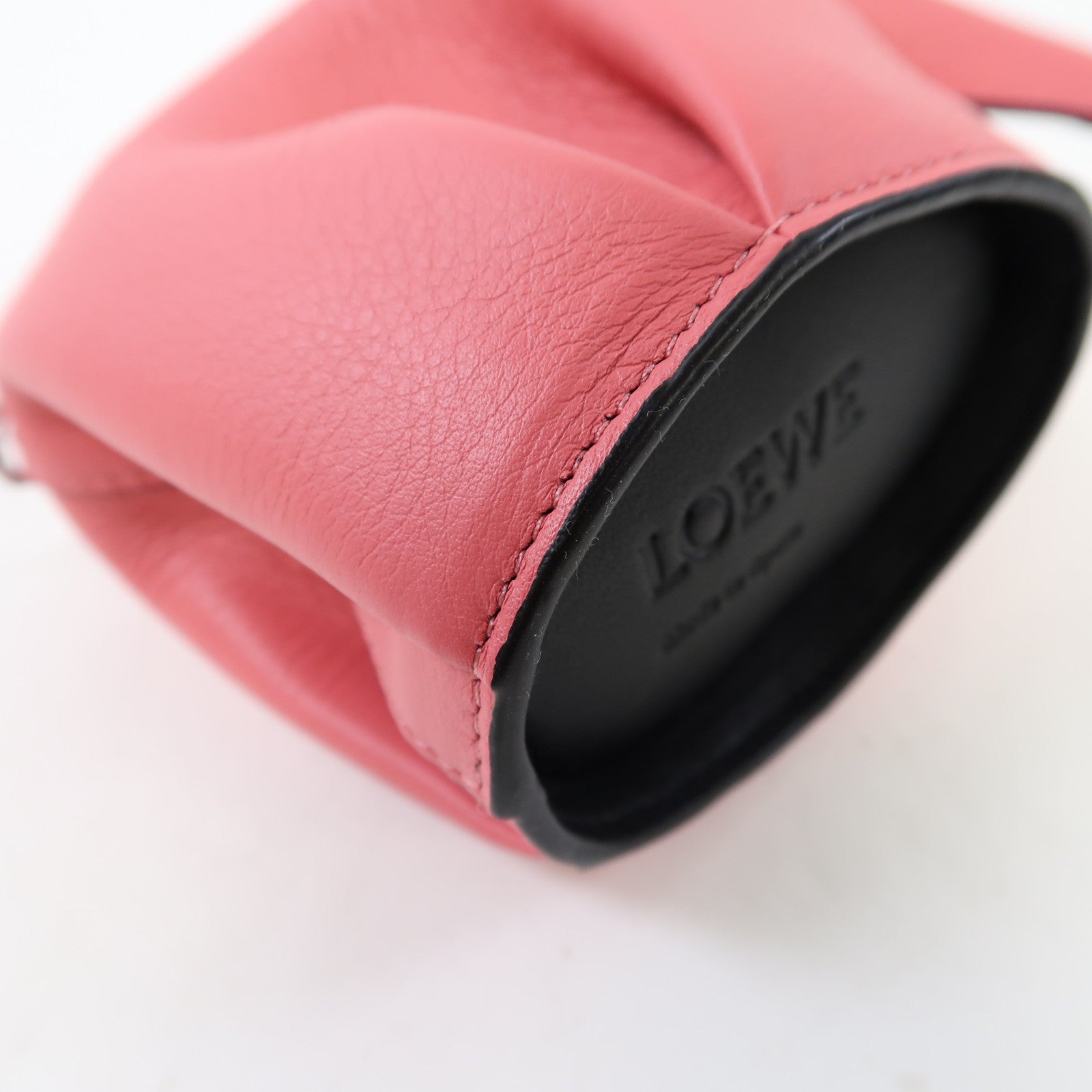 LOEWE 牛皮皮革Elephant Chain Bag銀扣鏈帶肩背袋粉紅色