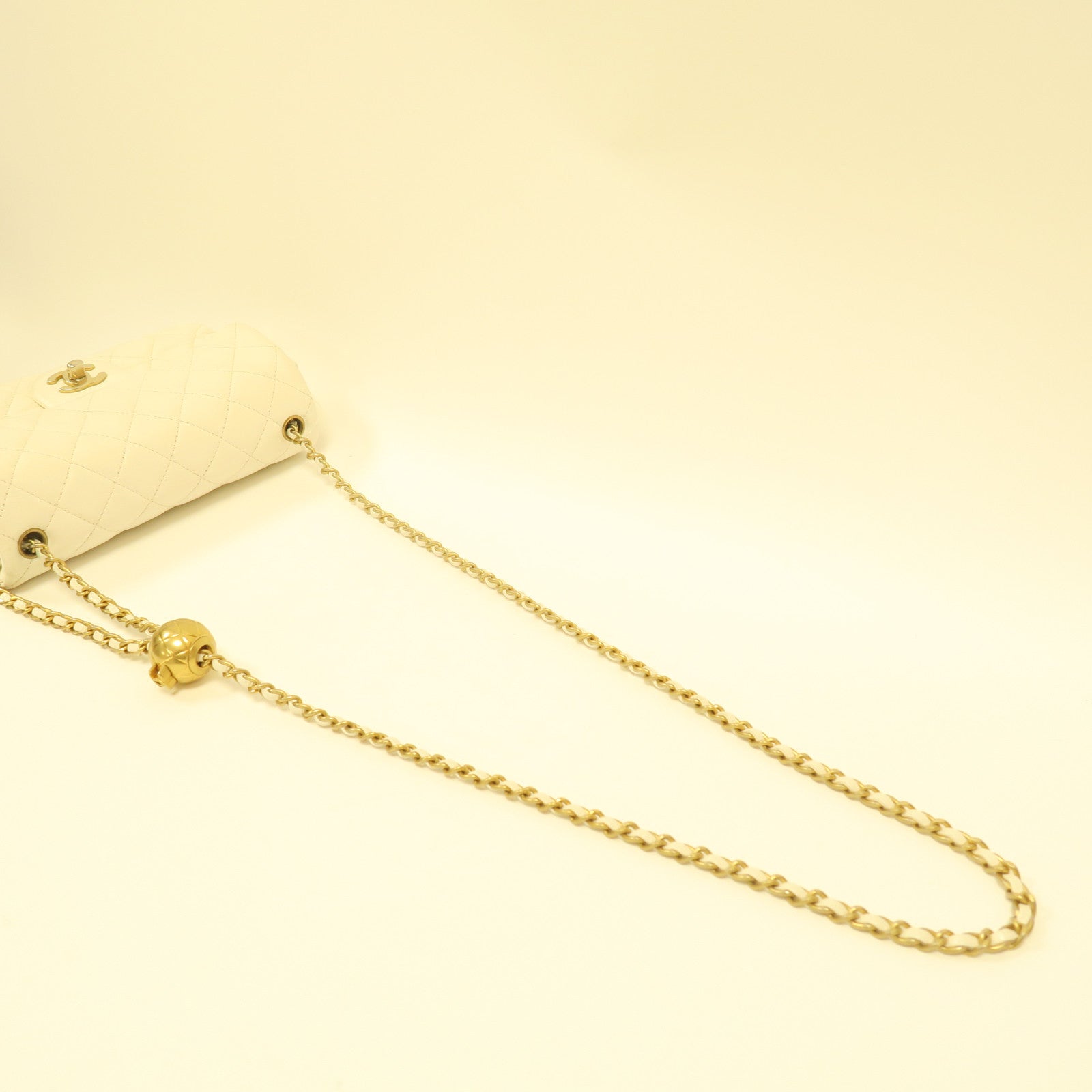 CHANEL 【激減優惠】菱格羊皮皮革Chain Shoulder金扣鏈帶肩背袋白色