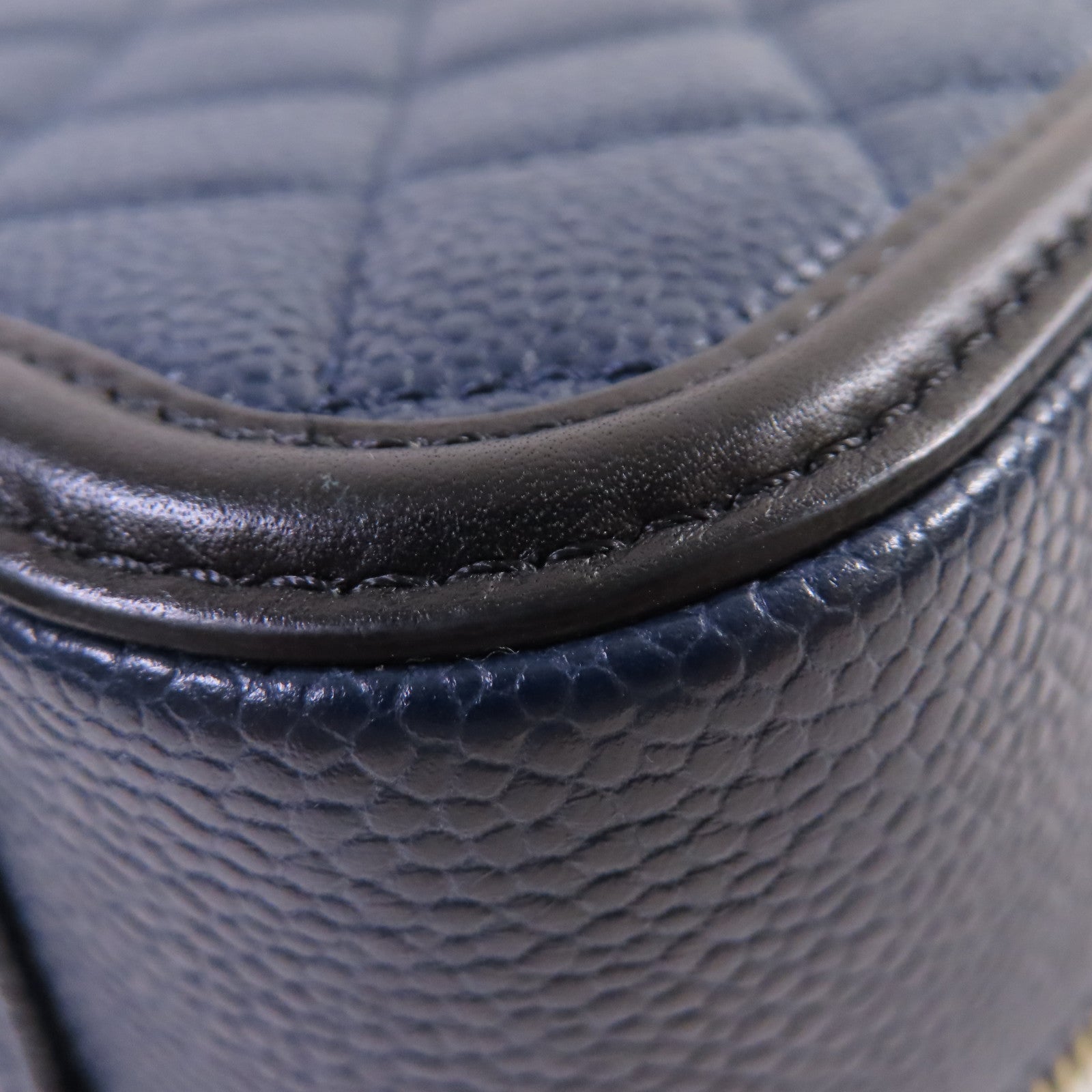 CHANEL 菱格Caviar皮革Vanity Case Chain Shoulder Bag金扣鏈帶手挽肩背兩用袋寶藍色/黑色