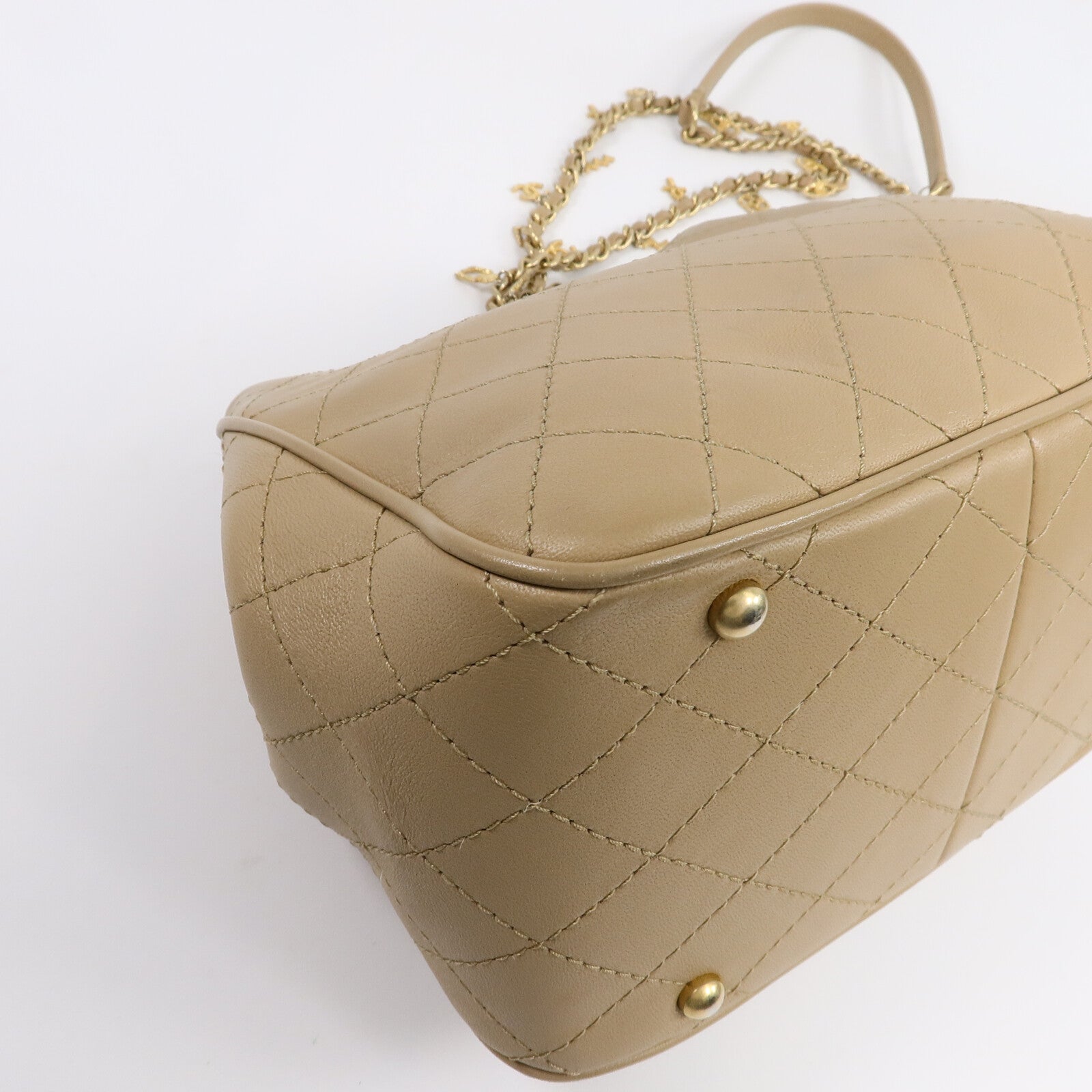CHANEL 牛皮皮革Egyatian Amulet Bucket Bag鏈帶肩背袋