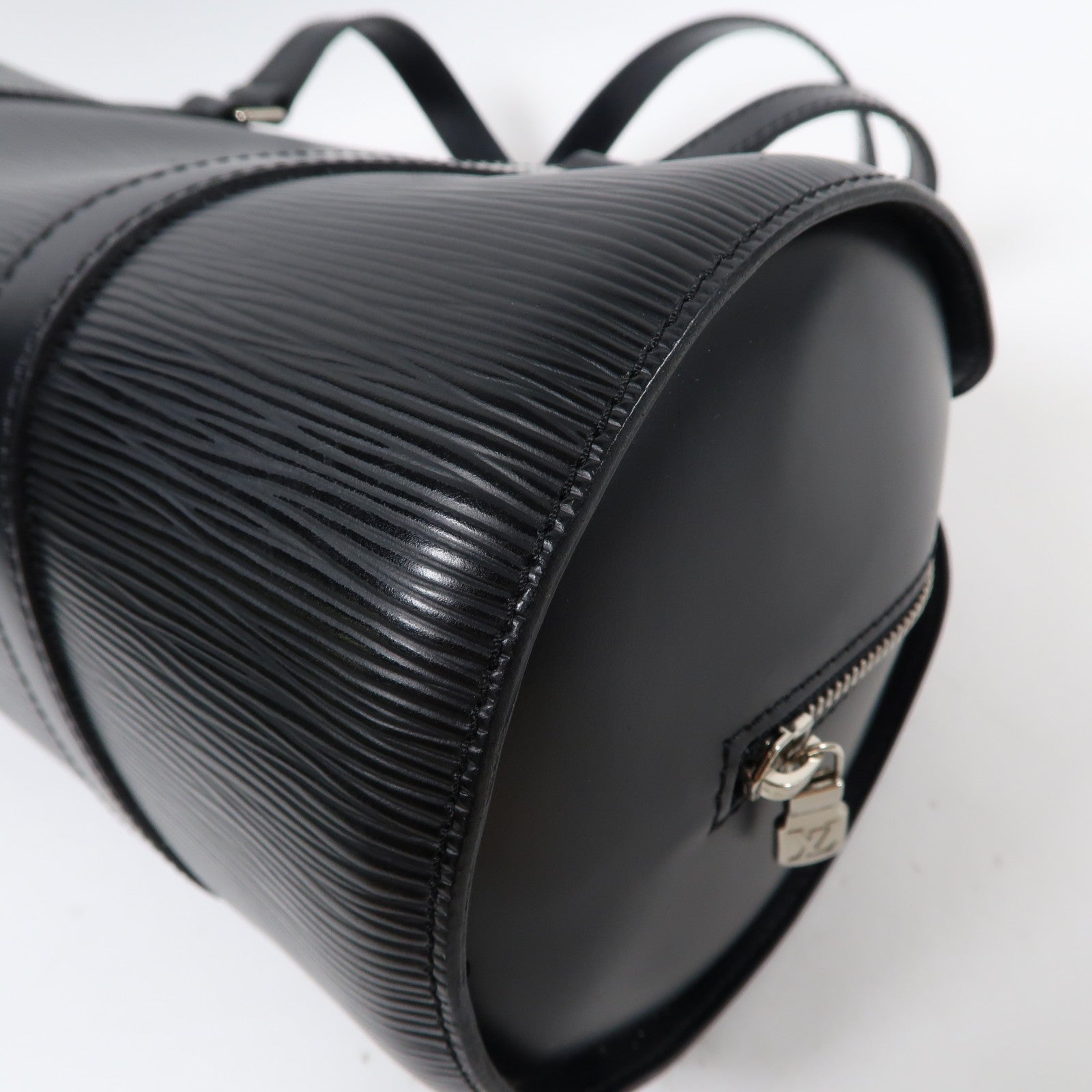 LOUIS VUITTON Epi Soufflot銀扣手挽袋黑色