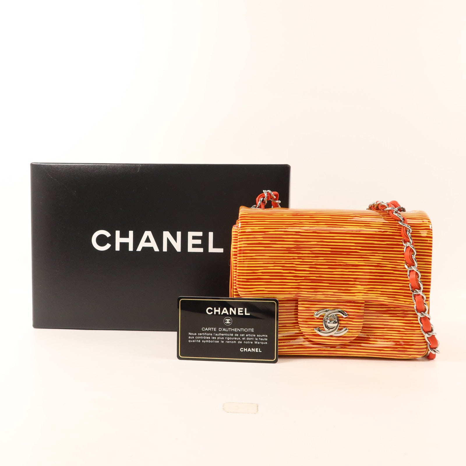 CHANEL 漆皮皮革Mini Classic 17銀扣鏈帶肩背袋