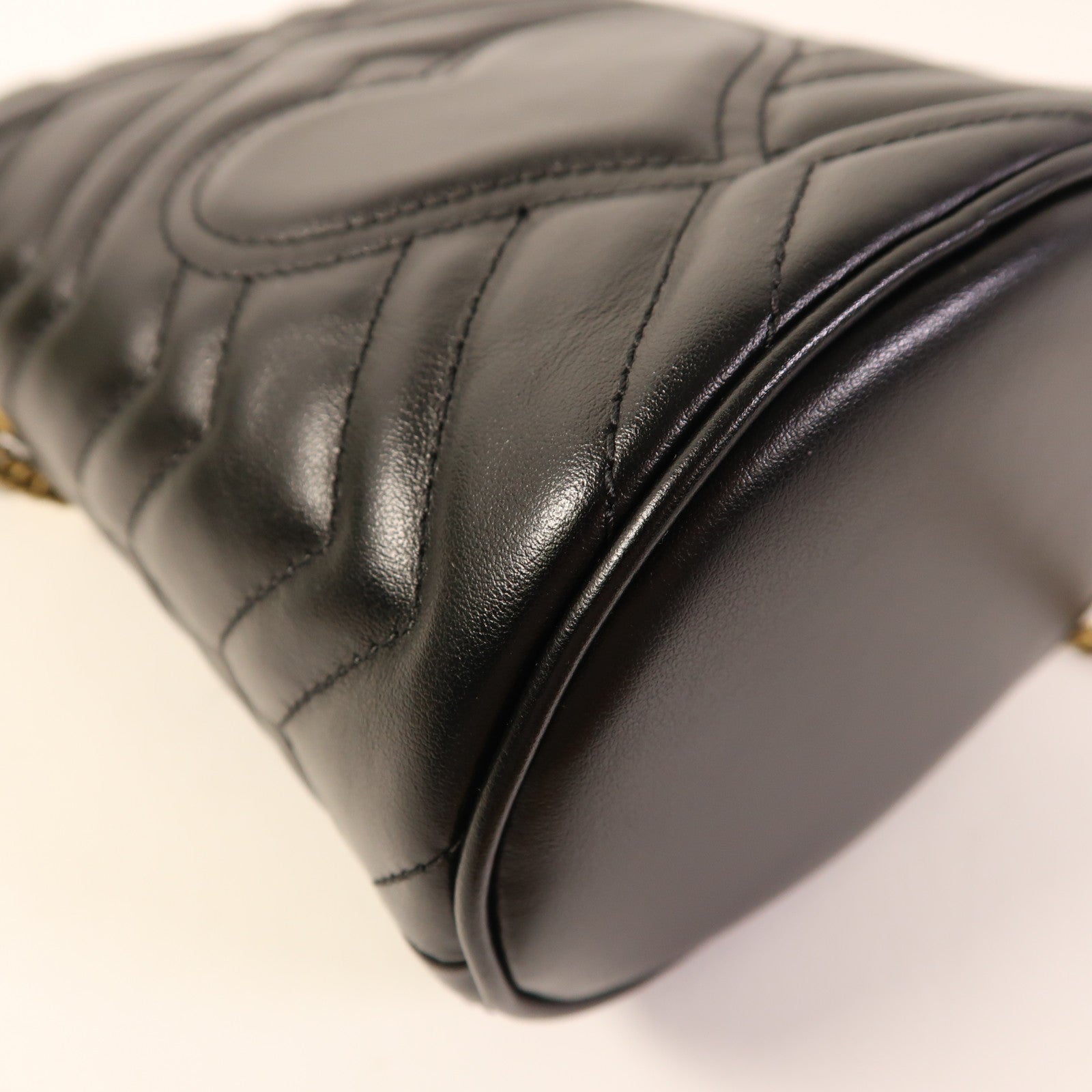 GUCCI 牛皮皮革GG Marmont Bucket金扣鏈帶肩背袋