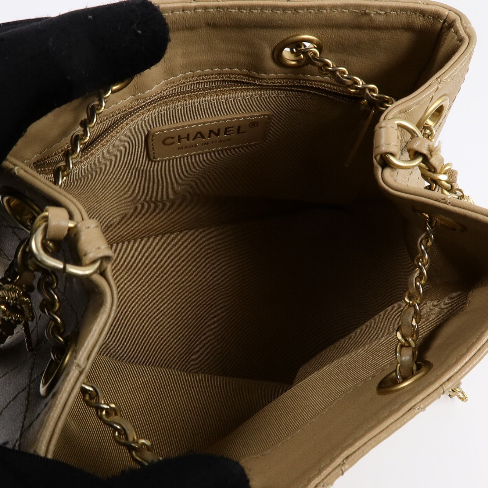 CHANEL 牛皮皮革Egyatian Amulet Bucket Bag鏈帶肩背袋