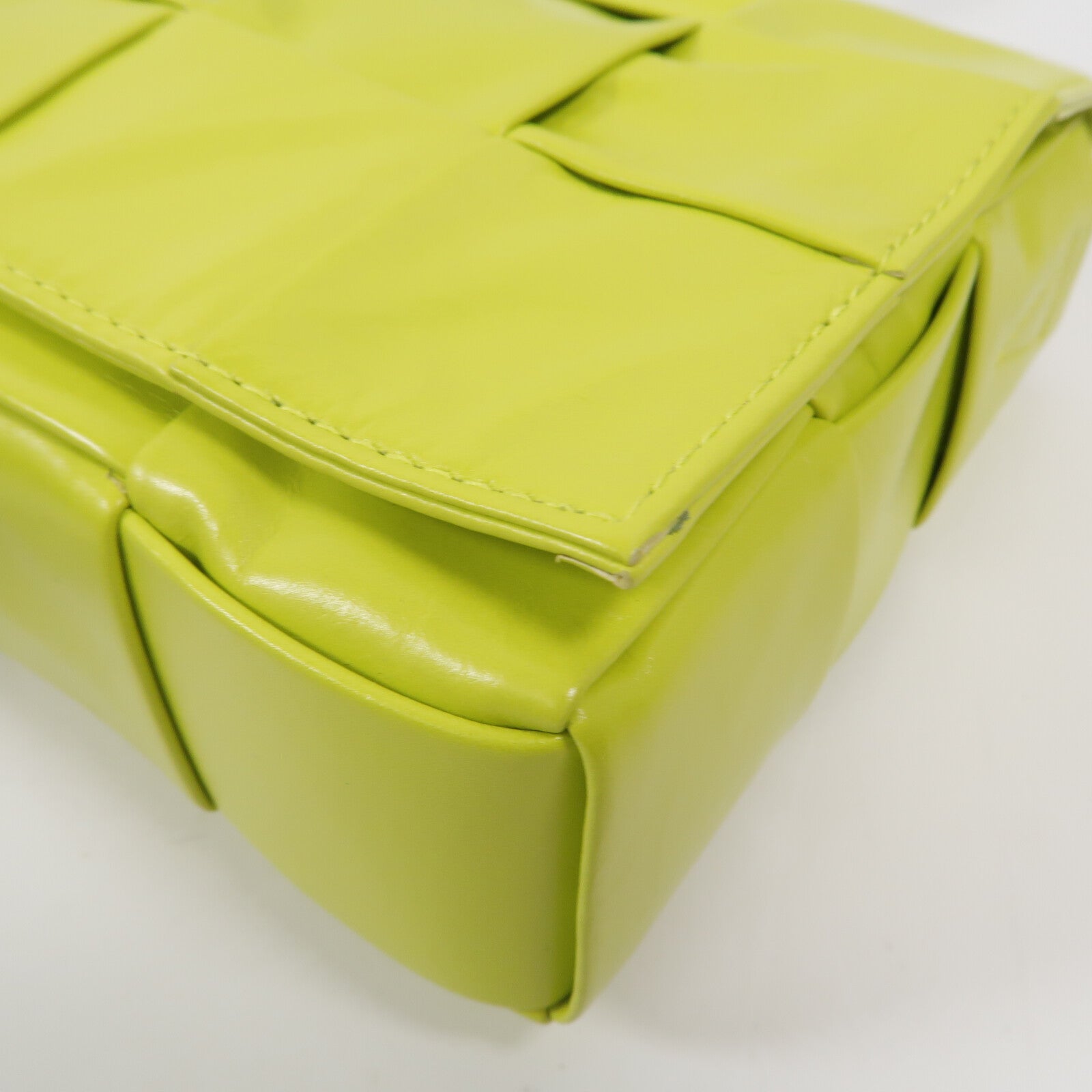 BOTTEGA VENETA 牛皮皮革Cassette Bag Medium肩背袋