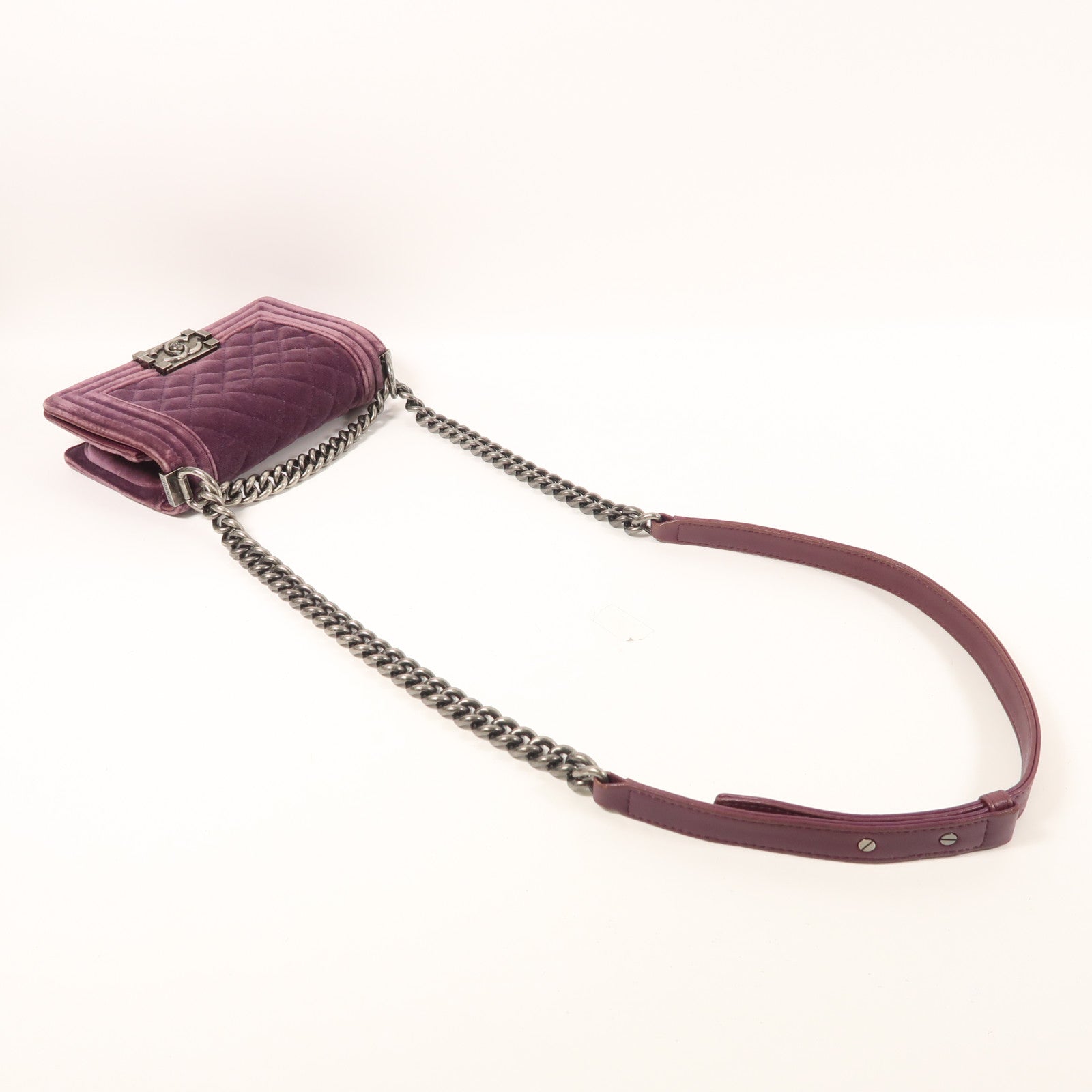 CHANEL Velvet Boy 20銀扣鏈帶肩背袋