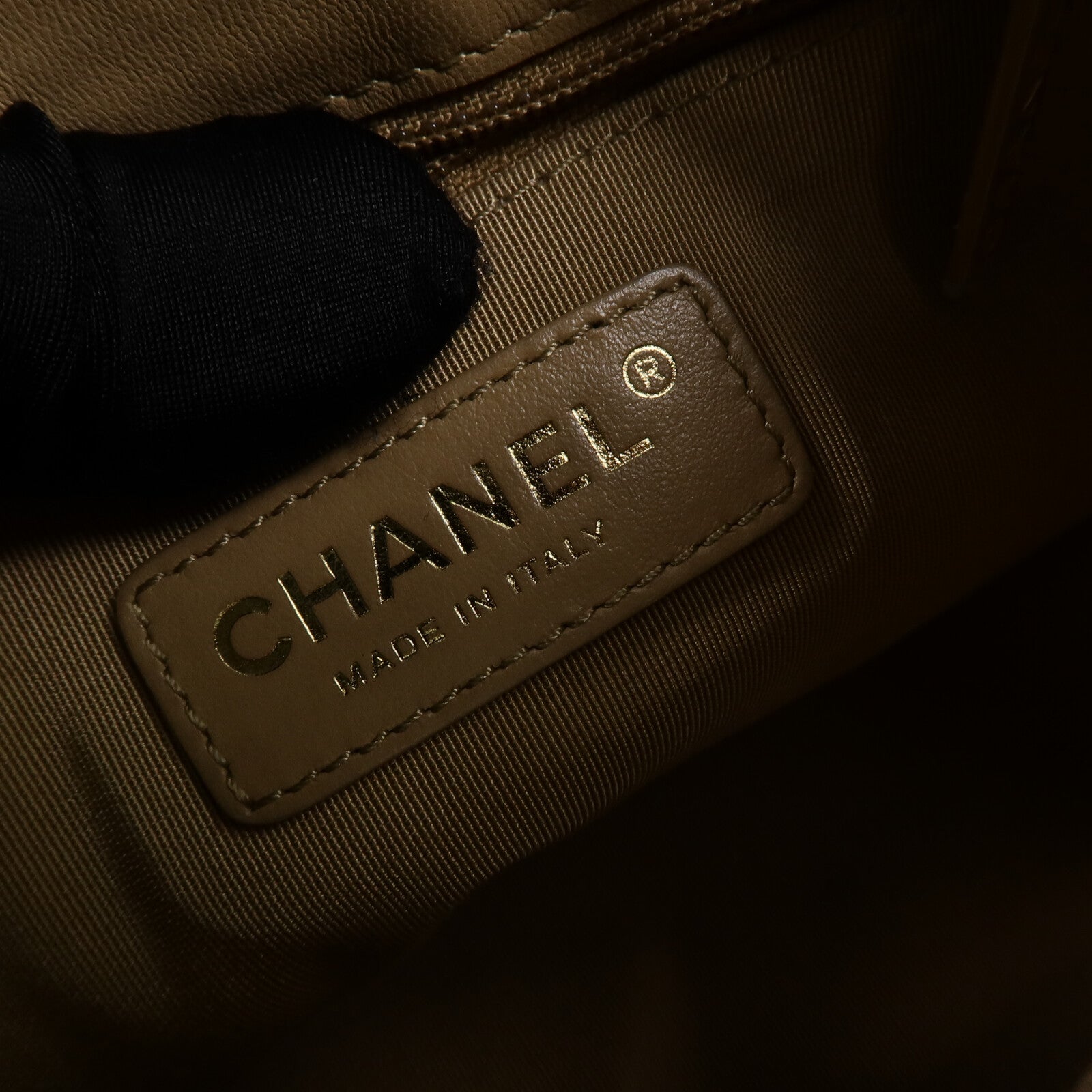 CHANEL 牛皮皮革Egyatian Amulet Bucket Bag鏈帶肩背袋